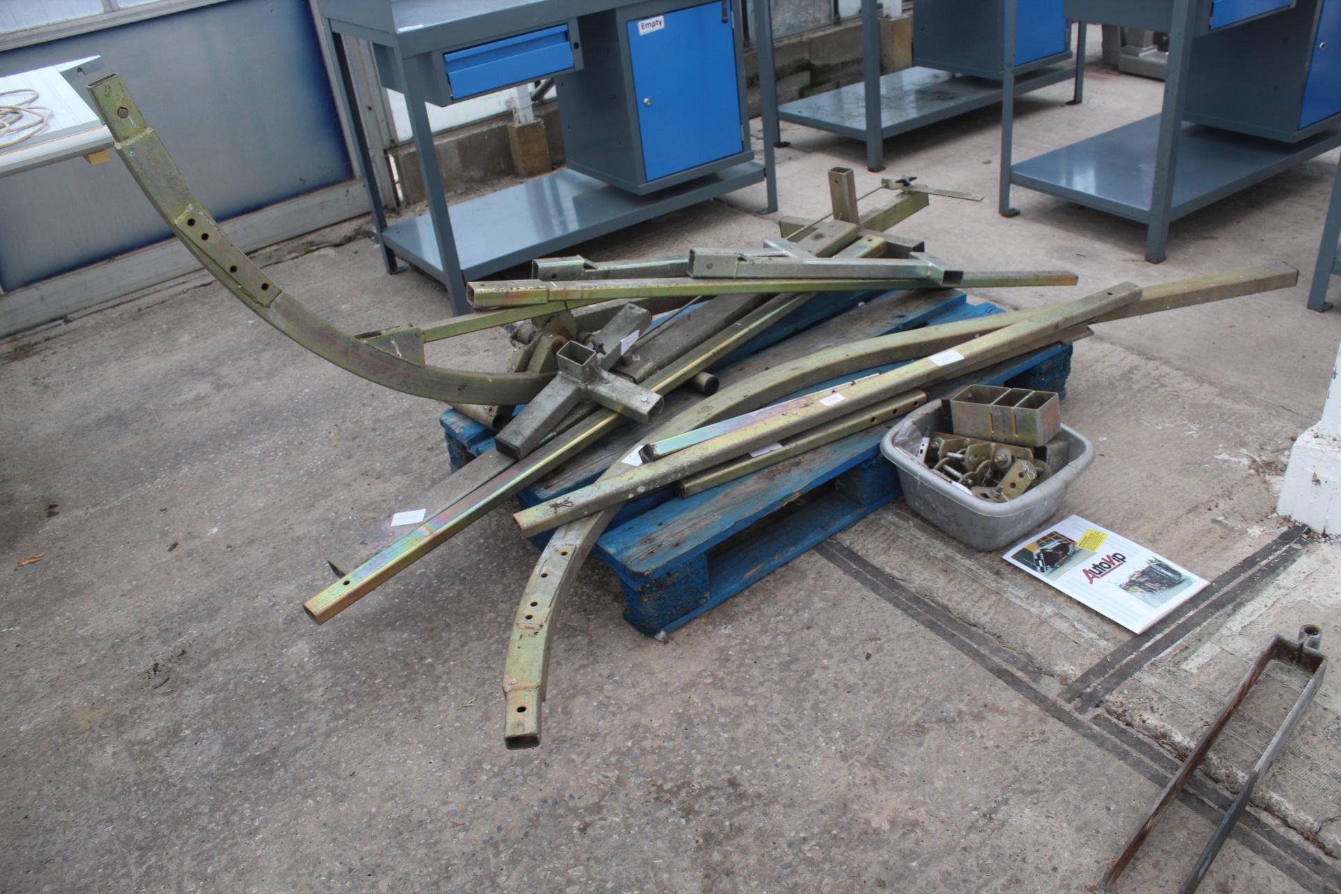 AN AUTOVIP CAR ROLLER CAGE (ROLLS A CAR TO APPROX 85 DEGREES) BELIEVED COMPLETE - NO VAT
