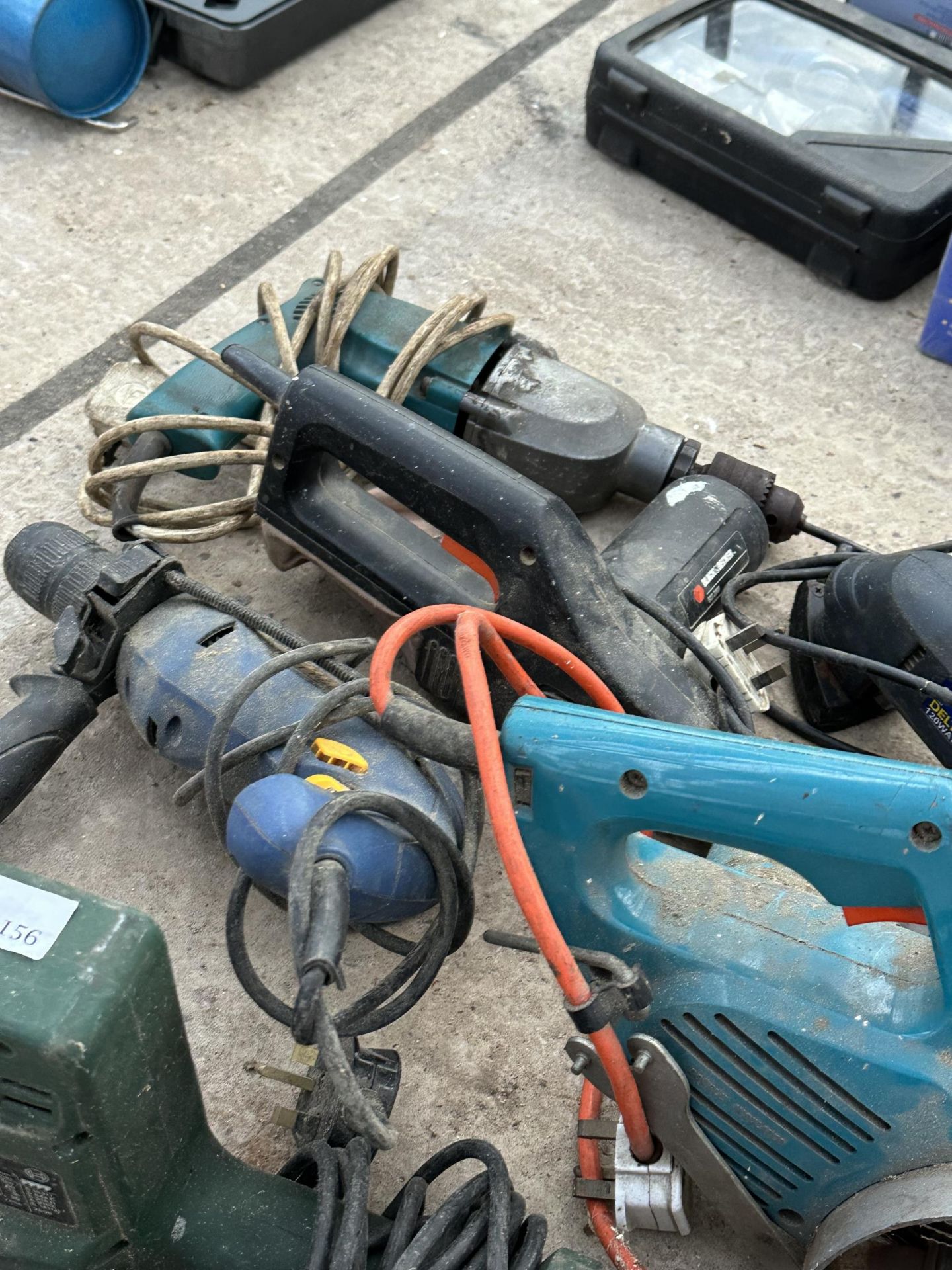 AN ASSORTMENT OF POWER TOOLS TO INCLUDE SANDERS AND DRILLS ETC NO VAT - Bild 2 aus 4