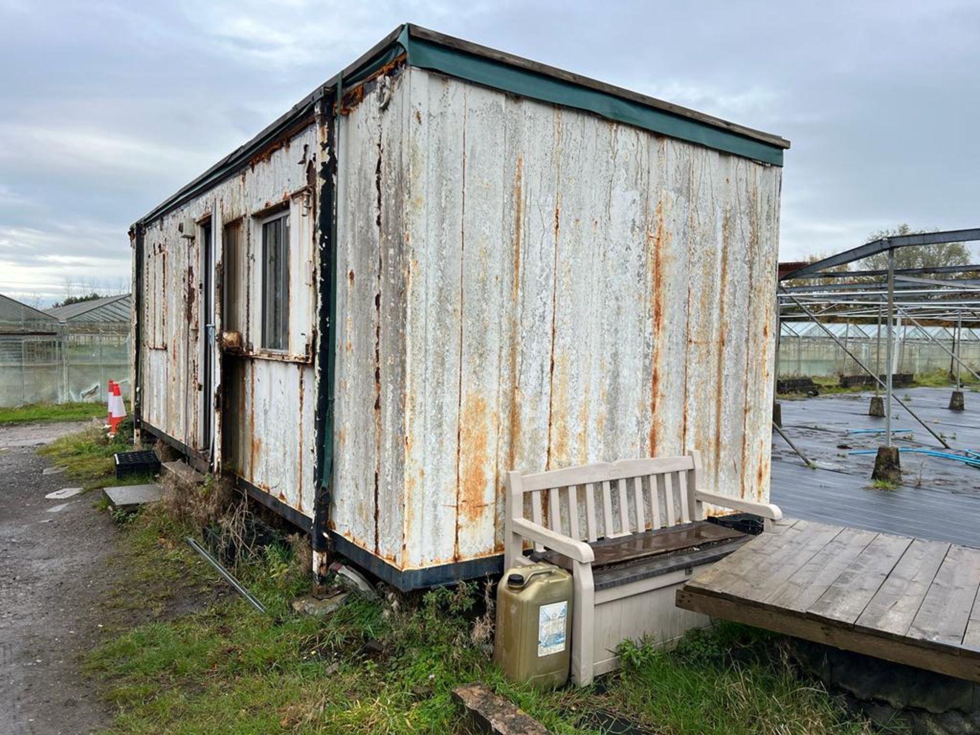 A TWO ROOM SITE CABIN APPROX 26' X 8' THIS CABIN IS WORTHY OF INSPECTION AND IS IN BETTER - Image 3 of 9