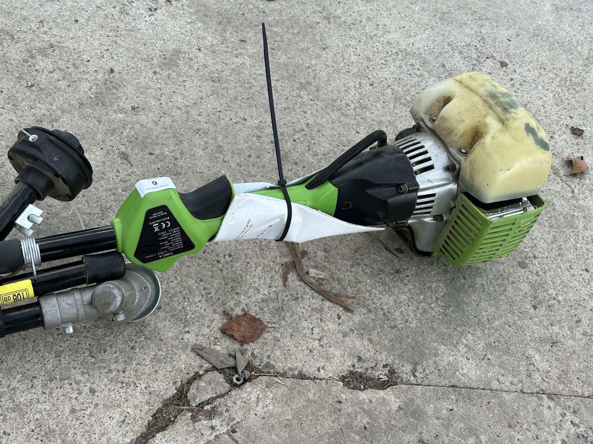 A 'HANDY' PETROL MULTI TOOL WITH HEDGE CUTTER, STRIMMER AND CHAINSAW ATTATCHMENT NO VAT - Image 3 of 3