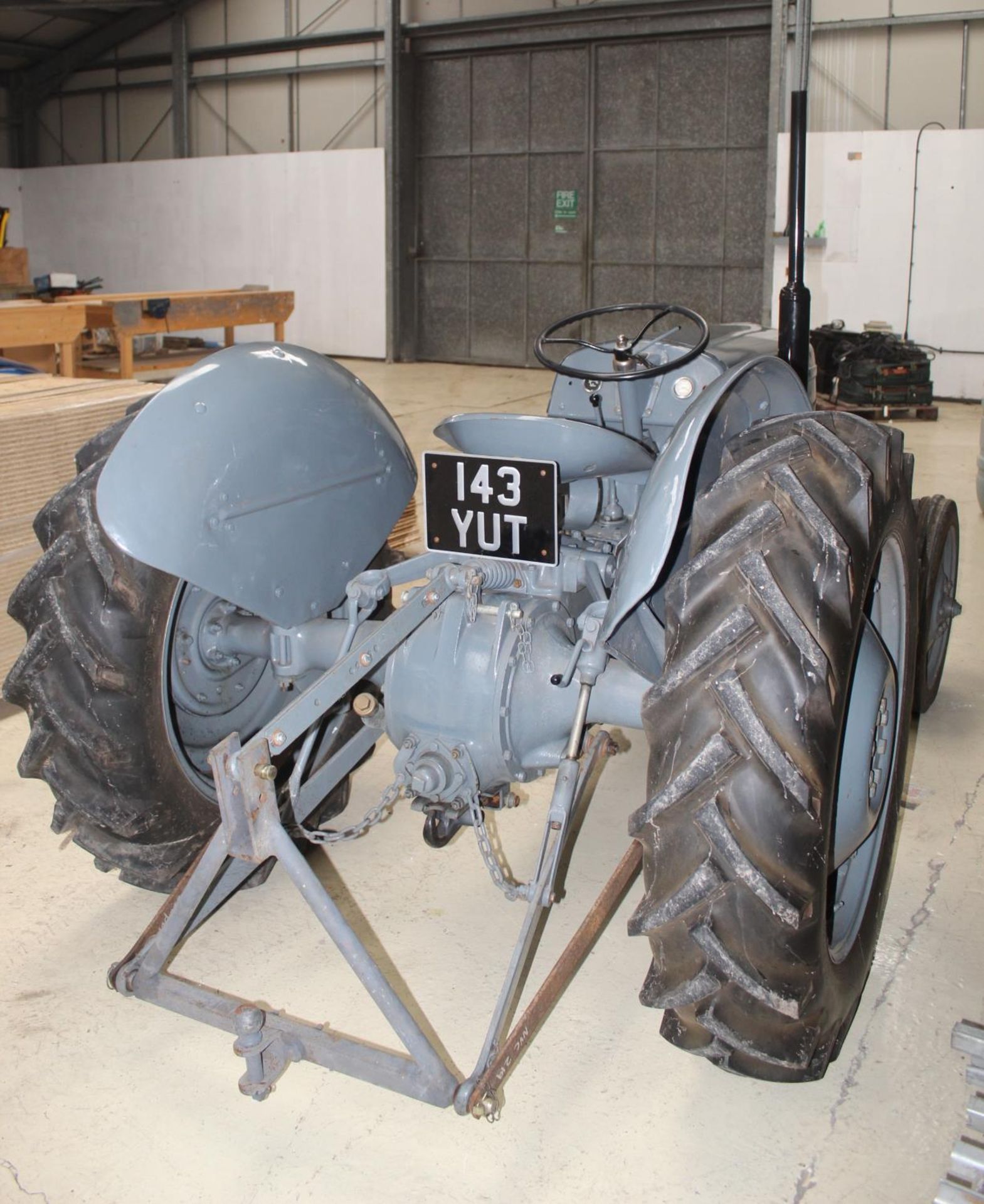 FERGUSON TED 20 TRACTOR, PETROL, REGISTRATION 143 YUT (1951) SOLD AS SEEN, NO WARRANTY NO VAT - Image 8 of 11