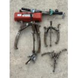 AN ASSORTMENT OF ITEMS TO INCLUDE BEARING PULLERS AND A TORQUE WRENCH ETC NO VAT