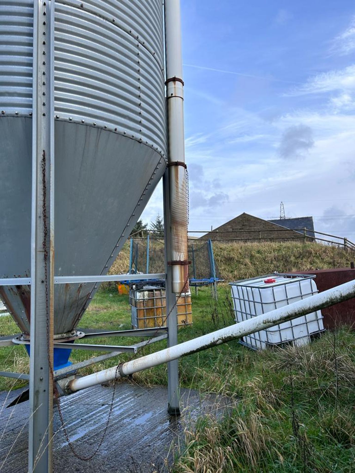 BIG DUTCHMAN GRAIN SILO NO VAT TO BE COLLECTED FROM OLDHAM OL15 0RA THE VENDOR WILL DELIVER AT A - Image 2 of 5