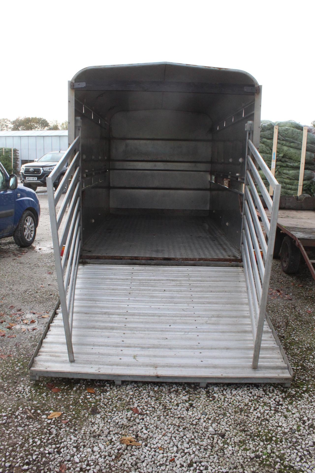 IFOR WILLIAMS TWIN AXLE STOCK TRAILER IN GOOD CONDITION NO VAT - Image 7 of 10