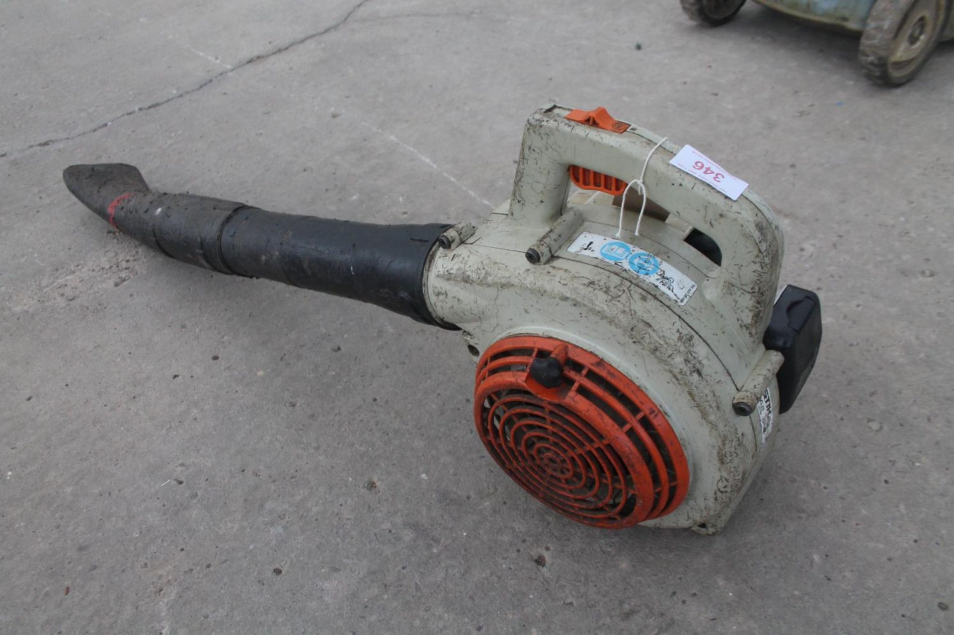 A STHIL HAND HELD LEAF BLOWER NO VAT FROM A RETIREMENT DISPERSAL - Image 2 of 2