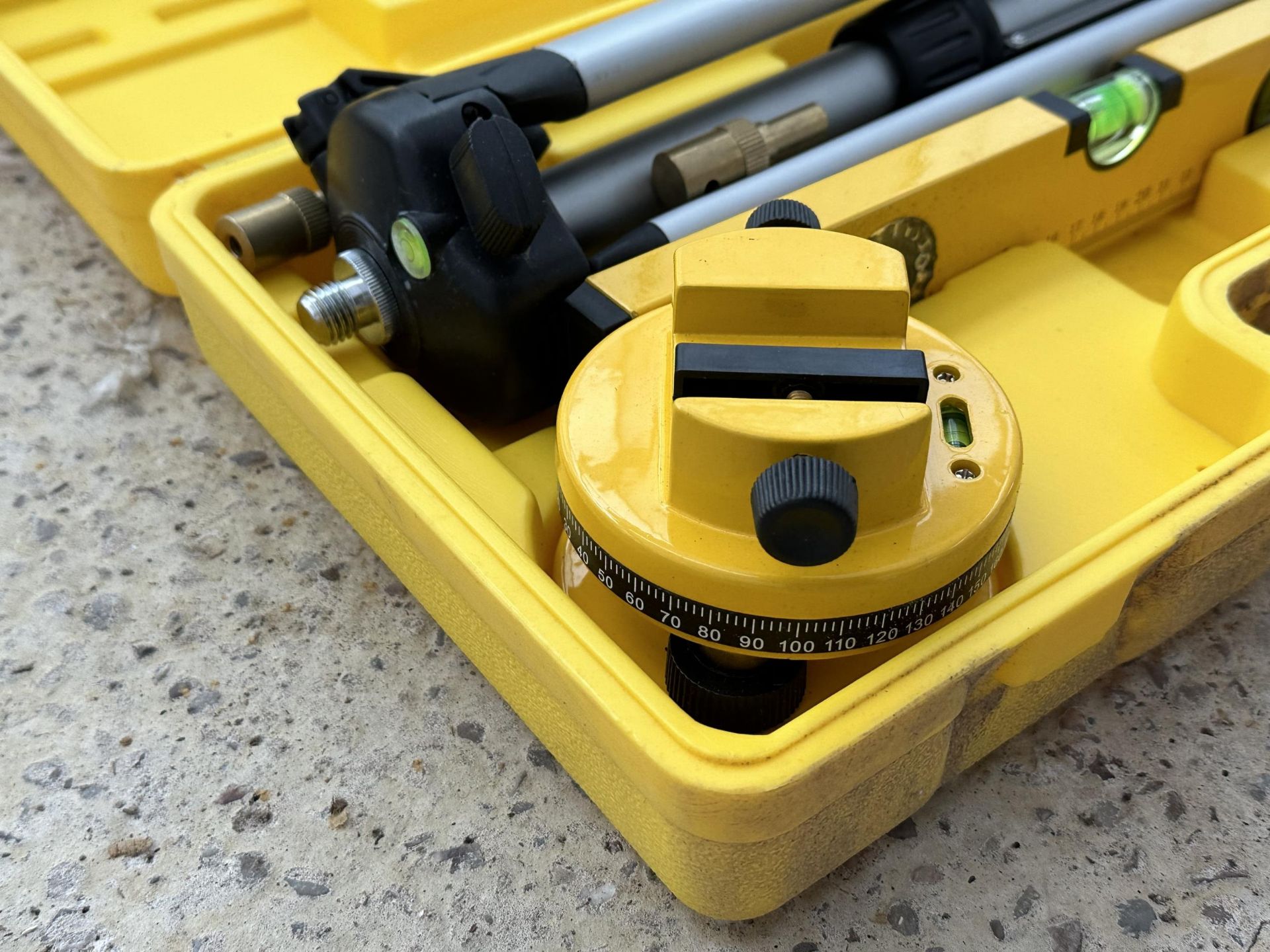 A BOXED LASER LEVEL KIT NO VAT - Bild 2 aus 3