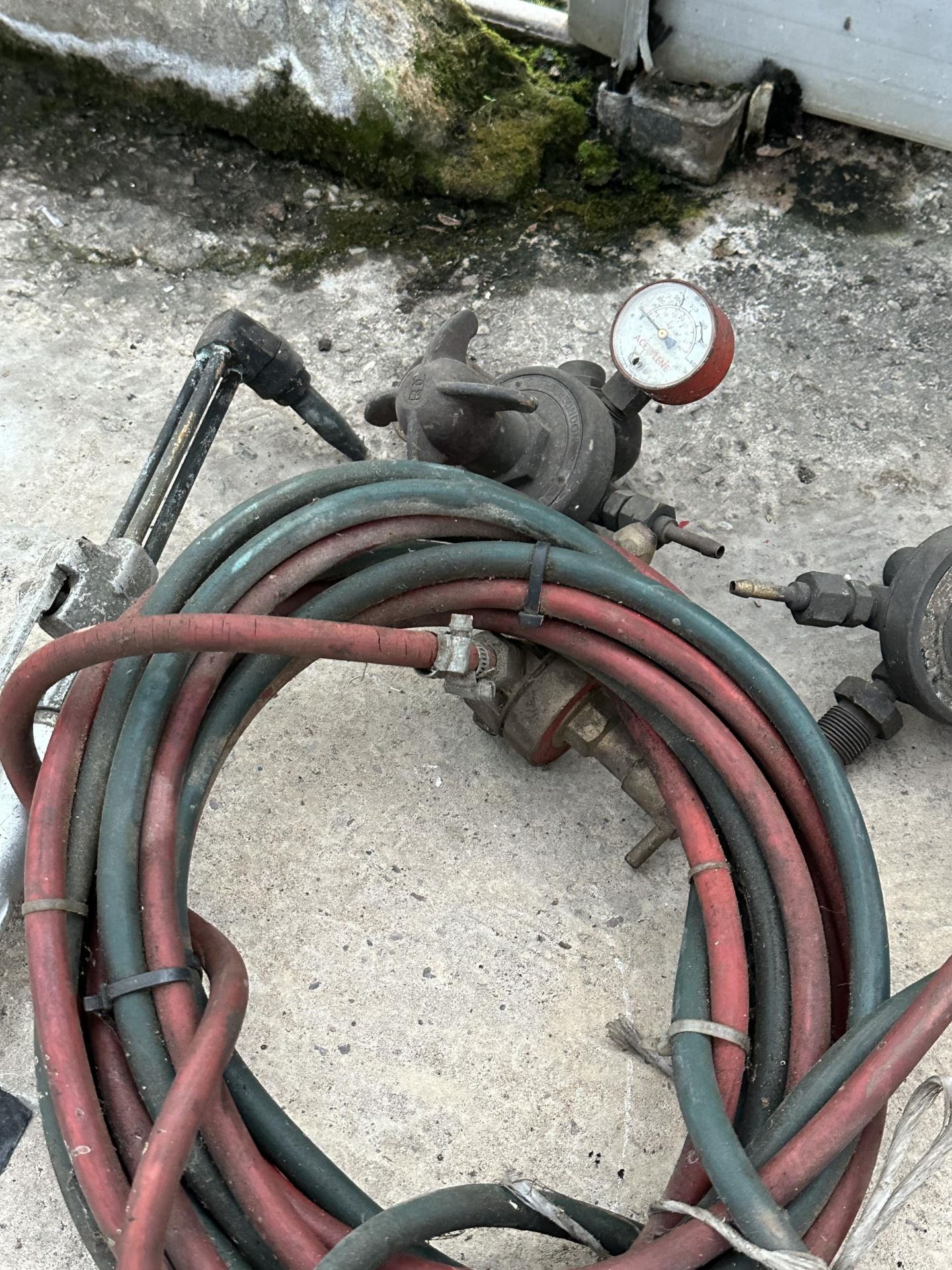 A SET OF GAS CUTTING PIPES, VALVES AND TORCH ETC NO VAT - Image 3 of 4