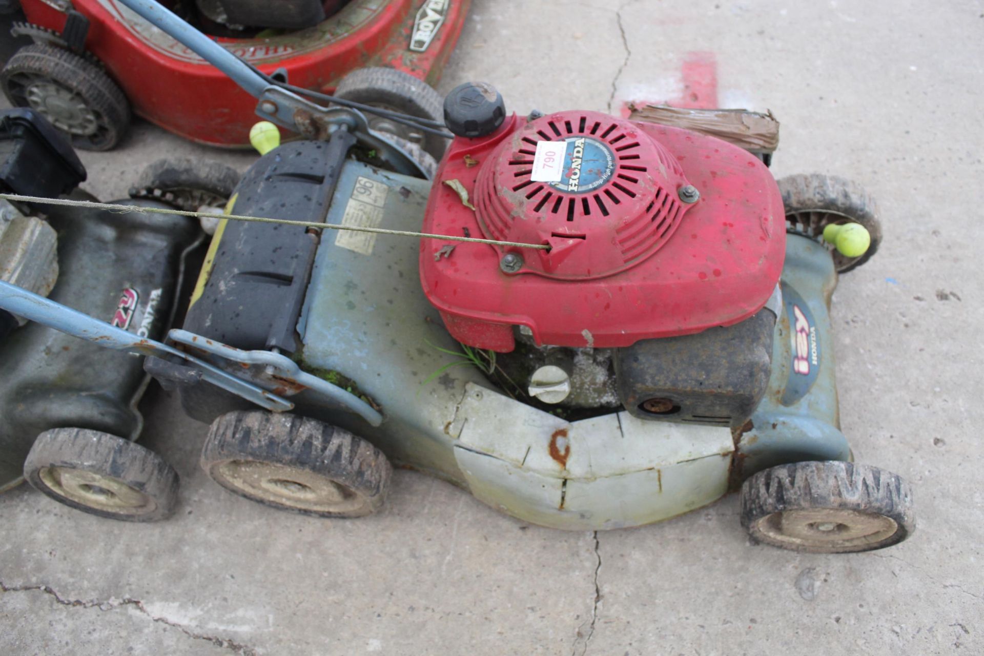 2 HONDA MOWERS NO VAT - Image 2 of 3