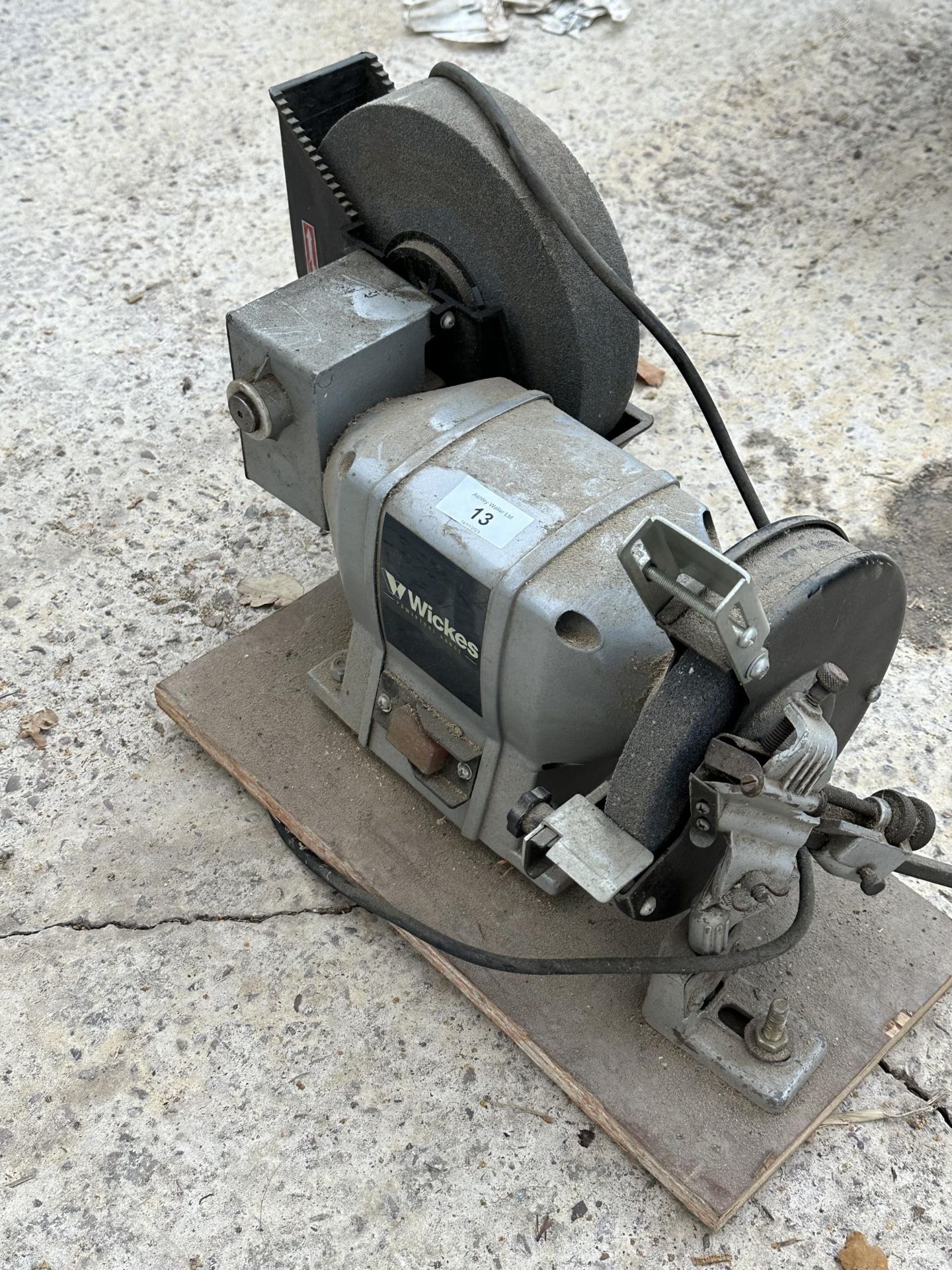 A WICKES BENCH GRINDER NO VAT - Image 2 of 3