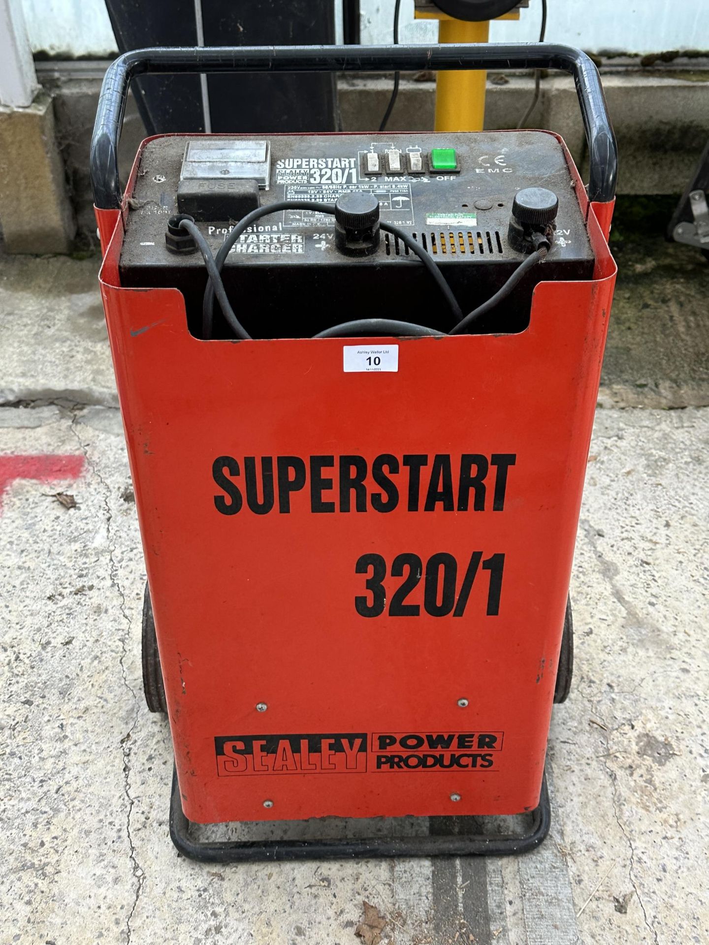 A SEALEY SUPERSTART 320/1 POWER BATTERY STARTER CHARGER NO VAT