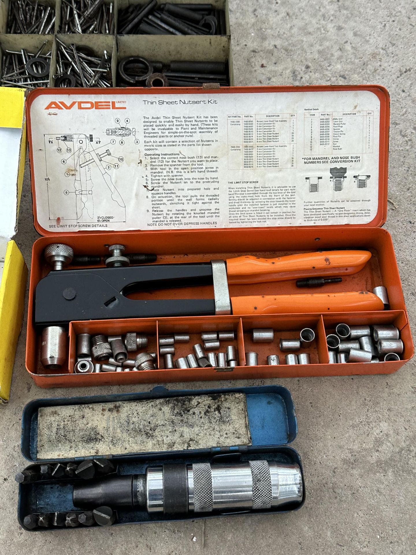 AN ASSORTMENT OF TOOLS TO INCLUDE A PUNCH KIT, A NUT CRACKER AND NAILS ETC NO VAT - Image 4 of 5