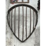 A VINTAGE CAST IRON CORNER HAYRACK NO VAT