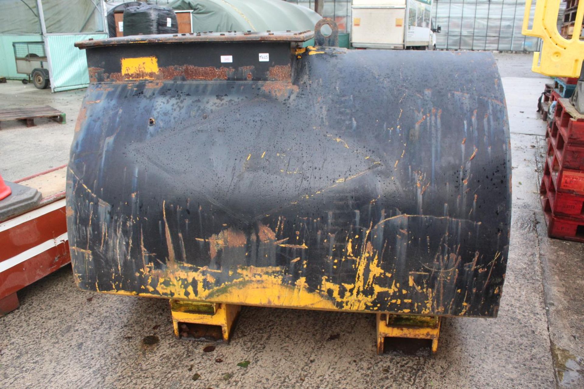 A 1000 LITRE FUEL BOWSER WITH PUMP IN WORKING ORDER + VAT