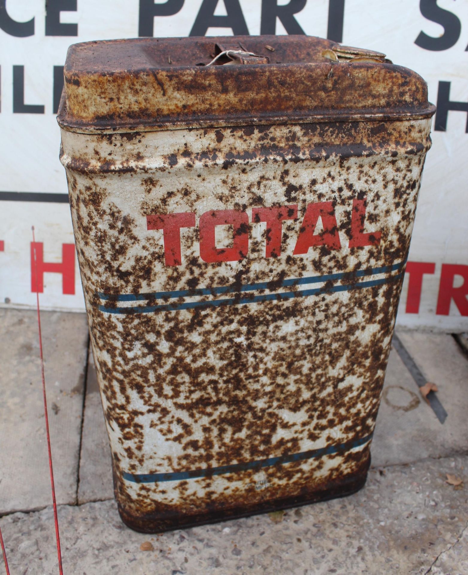 TOTAL OIL CAN NO VAT