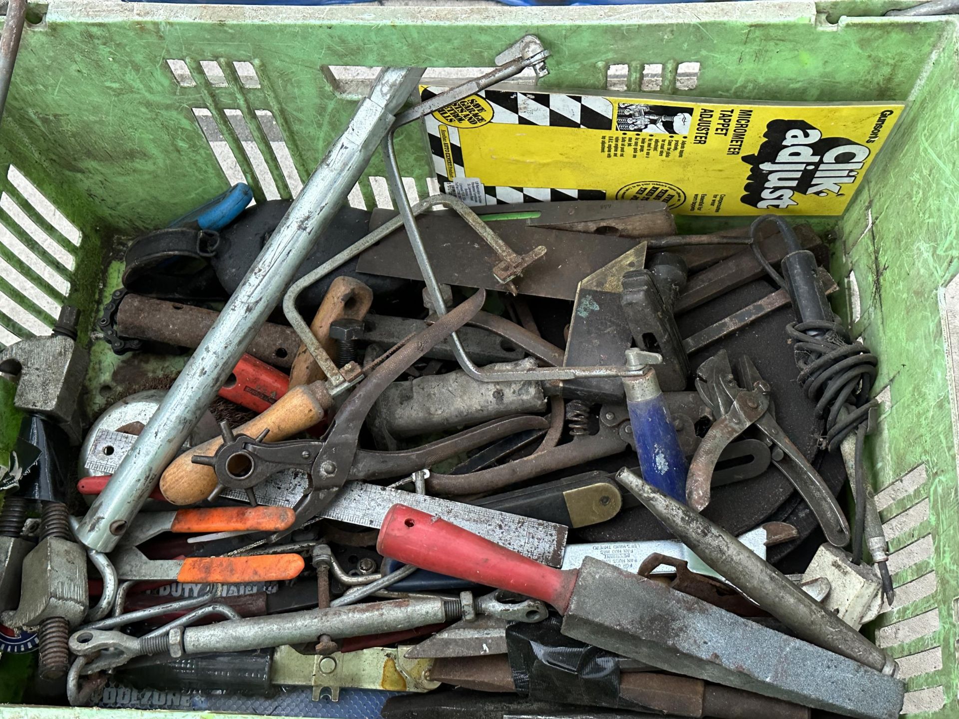 AN ASSORTMENT OF TOOLS TO INCLUDE A PICK AXE AND AN AXE ETC NO VAT - Image 2 of 5