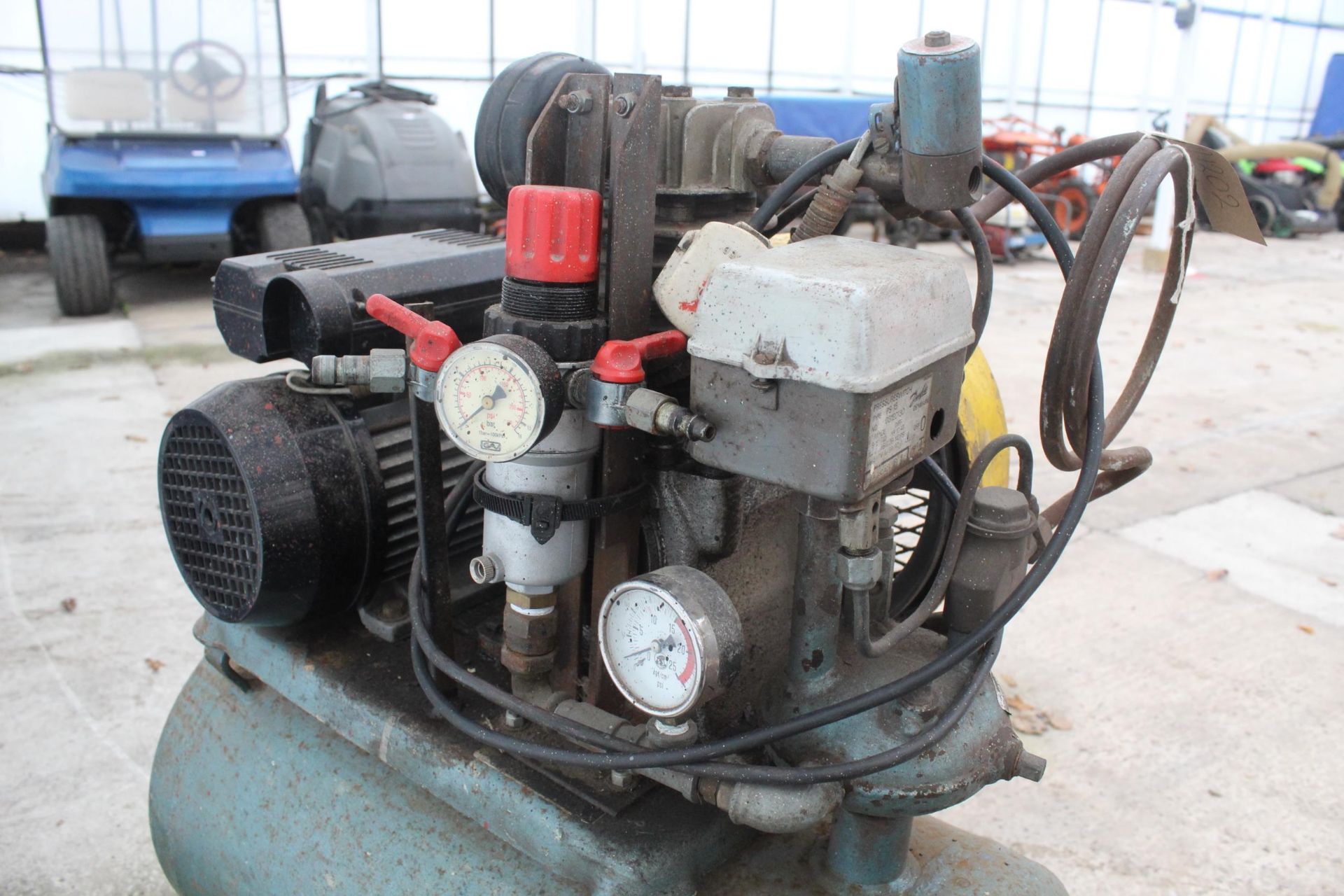 A 240 VOLT COMPRESSOR, 150 PSI (WORKING) NO VAT - Image 4 of 4