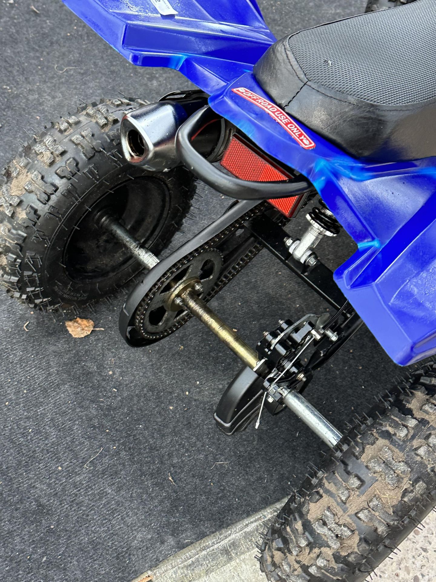A 2017 AMF CHILDS QUAD BIKE IN GOOD CONDITION AND COMPLETE WITH KEY IN OFFICE NO VAT - Bild 5 aus 5