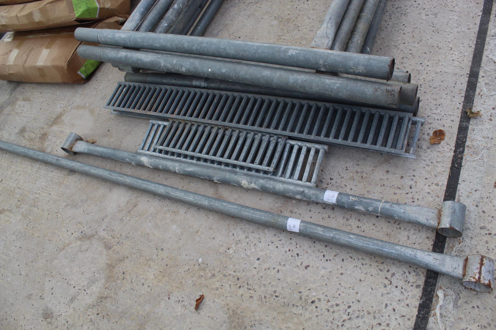 SCAFFOLDING (7 PIECES), SLOT DRAINS (6 PIECES) NO VAT - Image 3 of 3