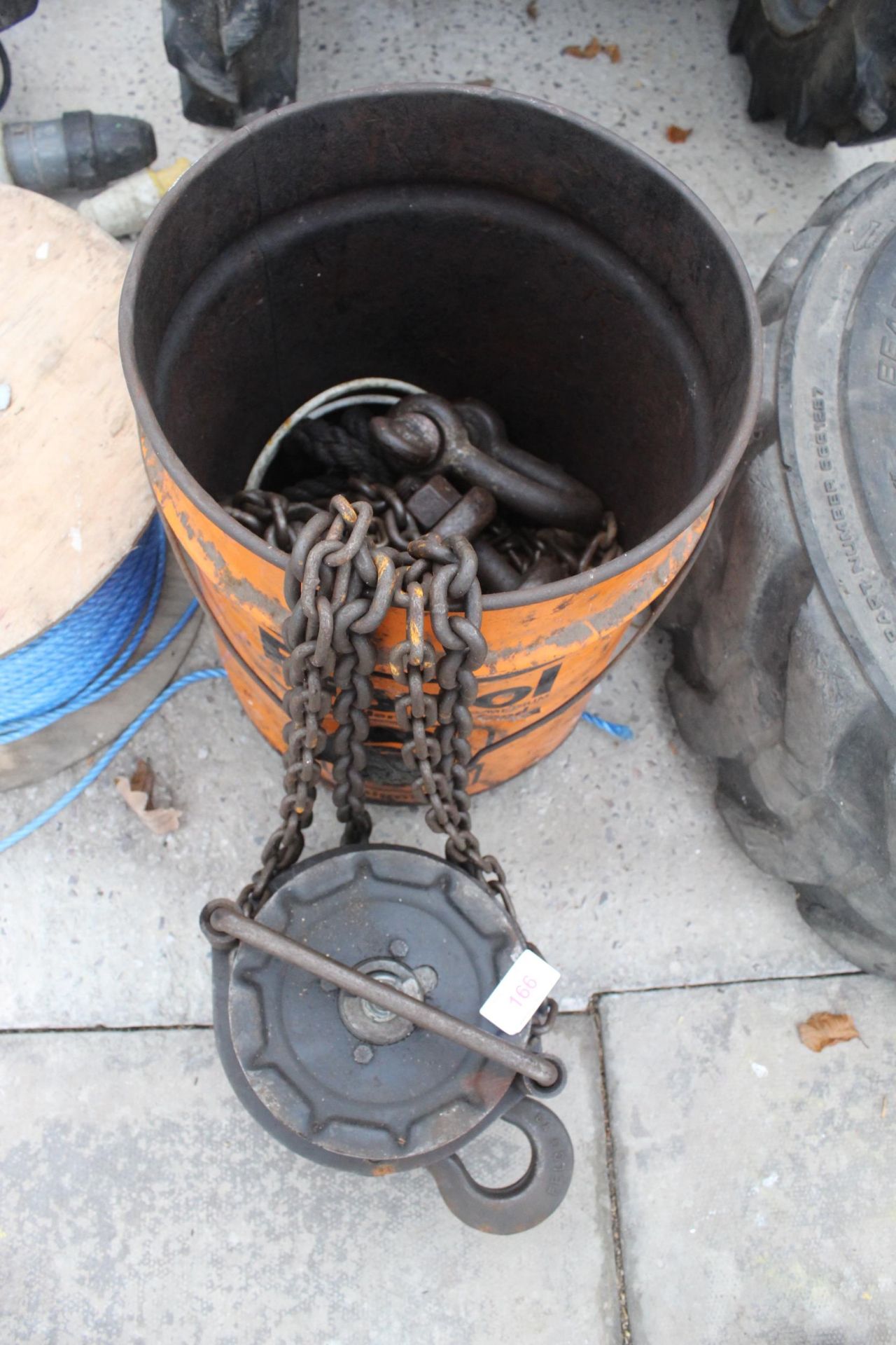 LIFTING BLOCK, CHAINS AND SHREDDER NO VAT