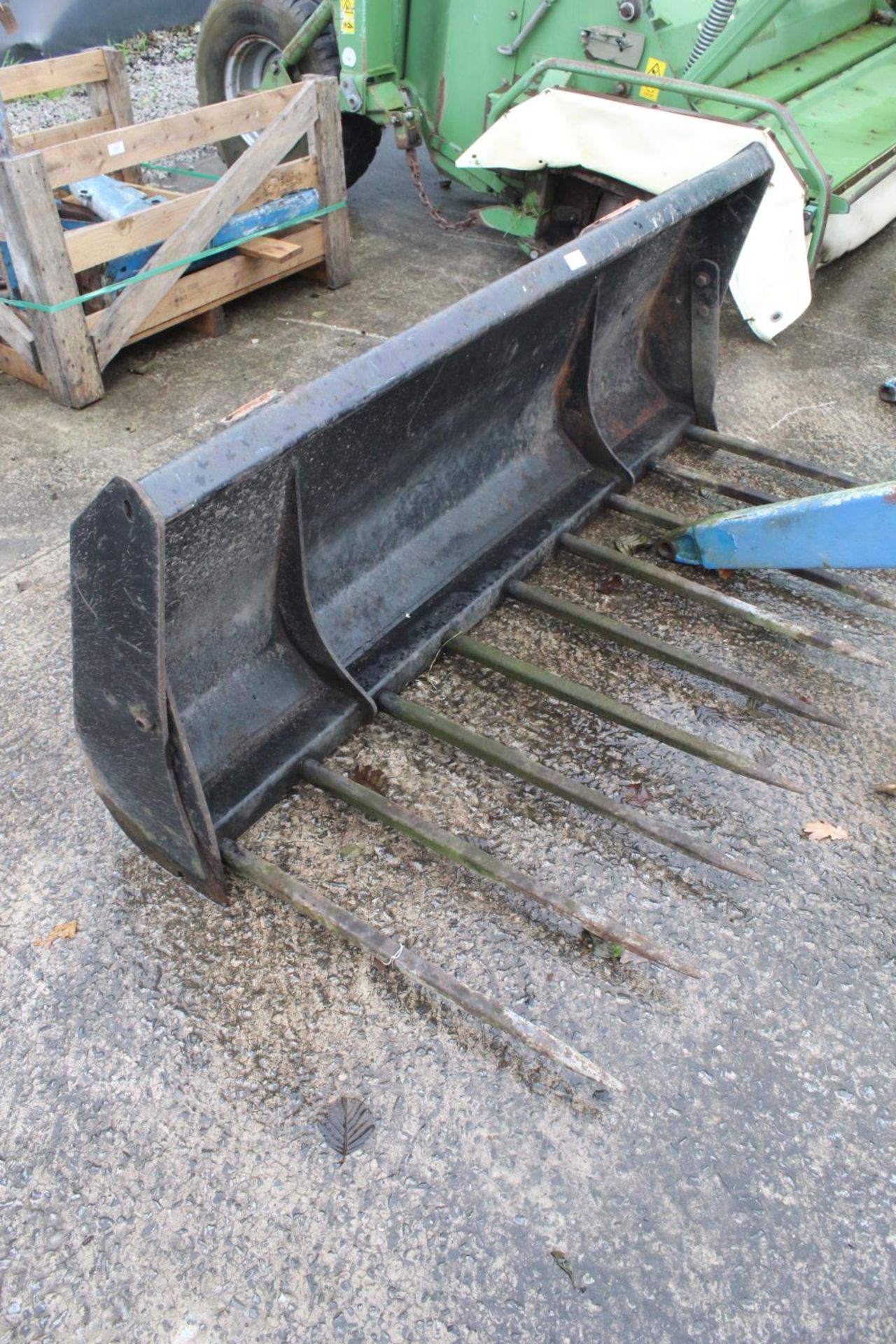 A 5' FORK TO FIT QUICKE LOADER AS NEW NO VAT - Image 3 of 6