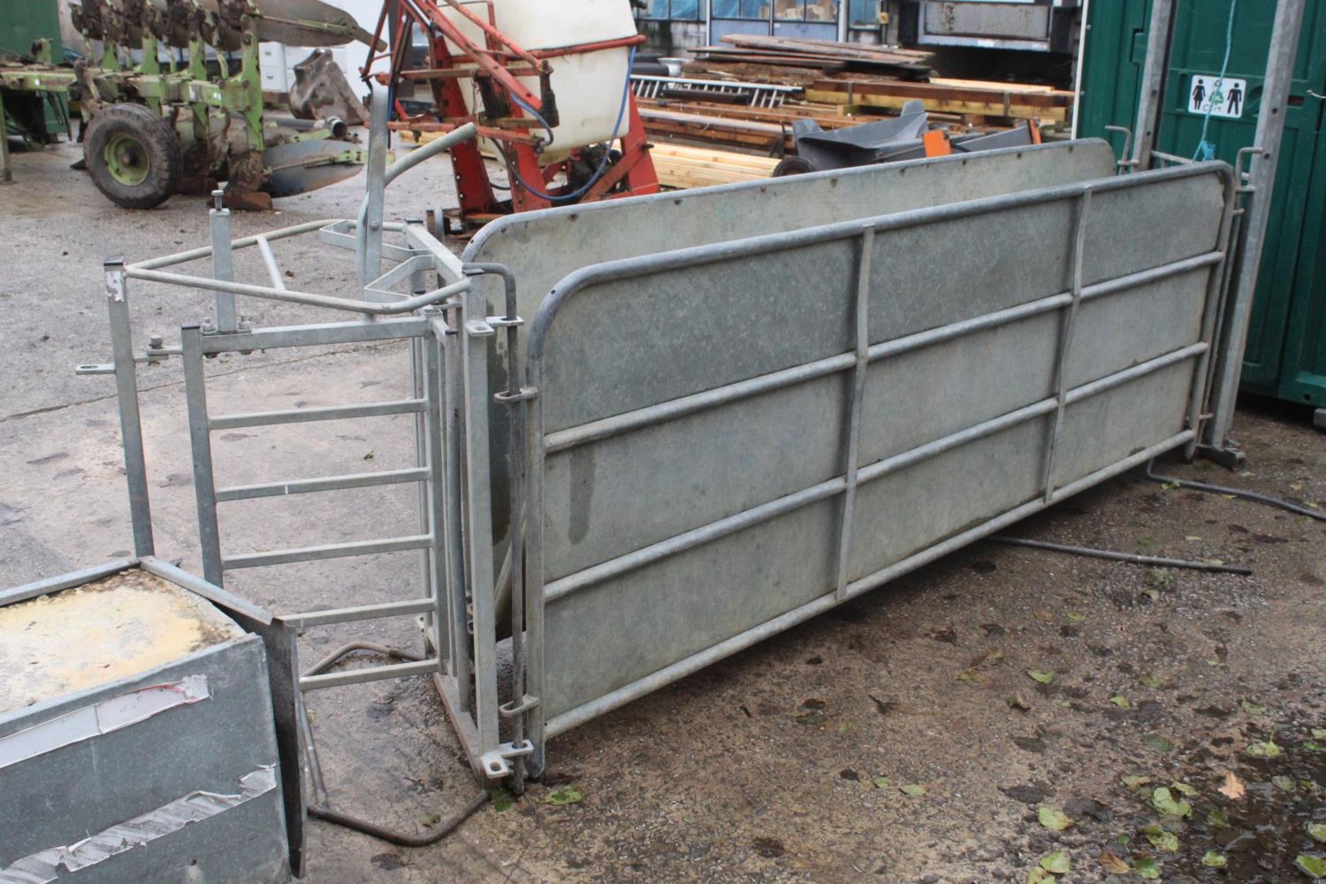 A SHEEP RACE WITH 4 HURDLES NO VAT - Image 3 of 6