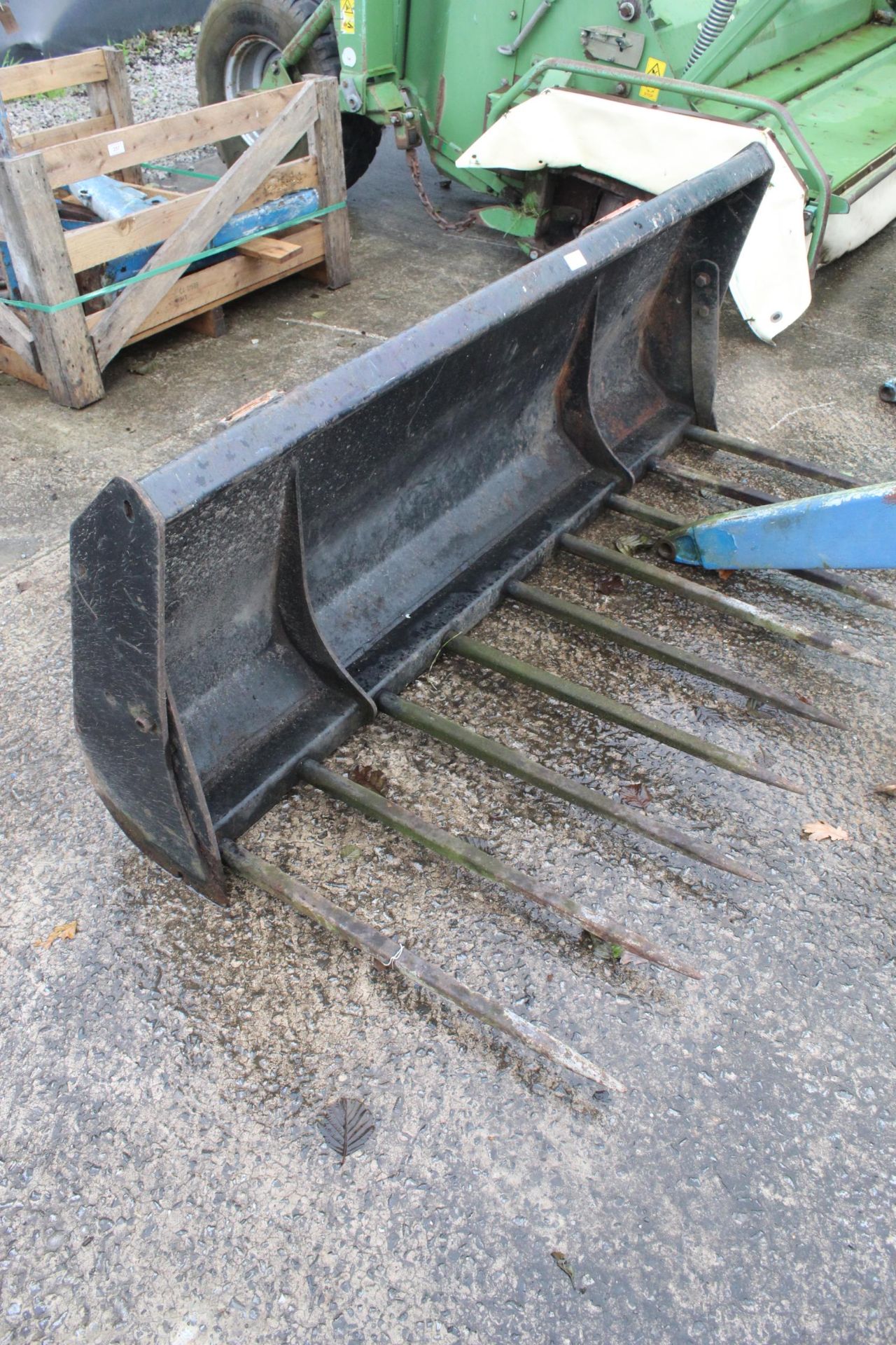 A 5' FORK TO FIT QUICKE LOADER AS NEW NO VAT - Image 4 of 6