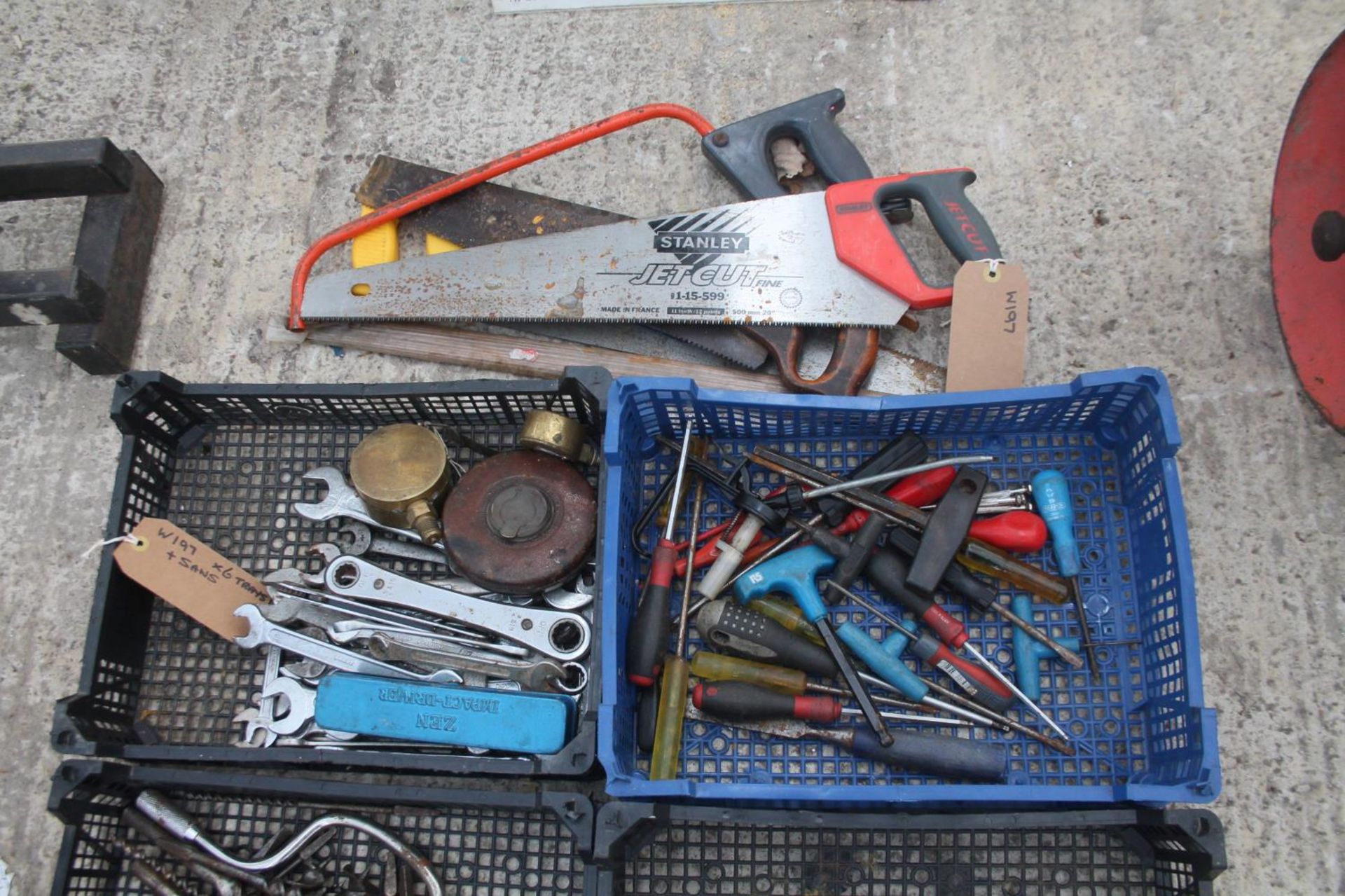 6 TRAYS OF ASSORTED TOOLS AND JUMBLE NO VAT - Image 3 of 3