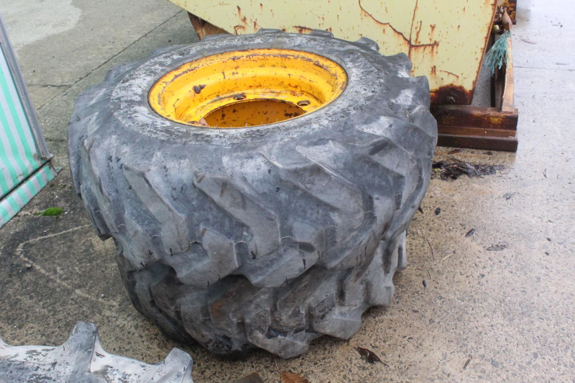 2 JCB WHEELS & TYERS AT603 12.5/80-18 NO VAT - Image 4 of 4