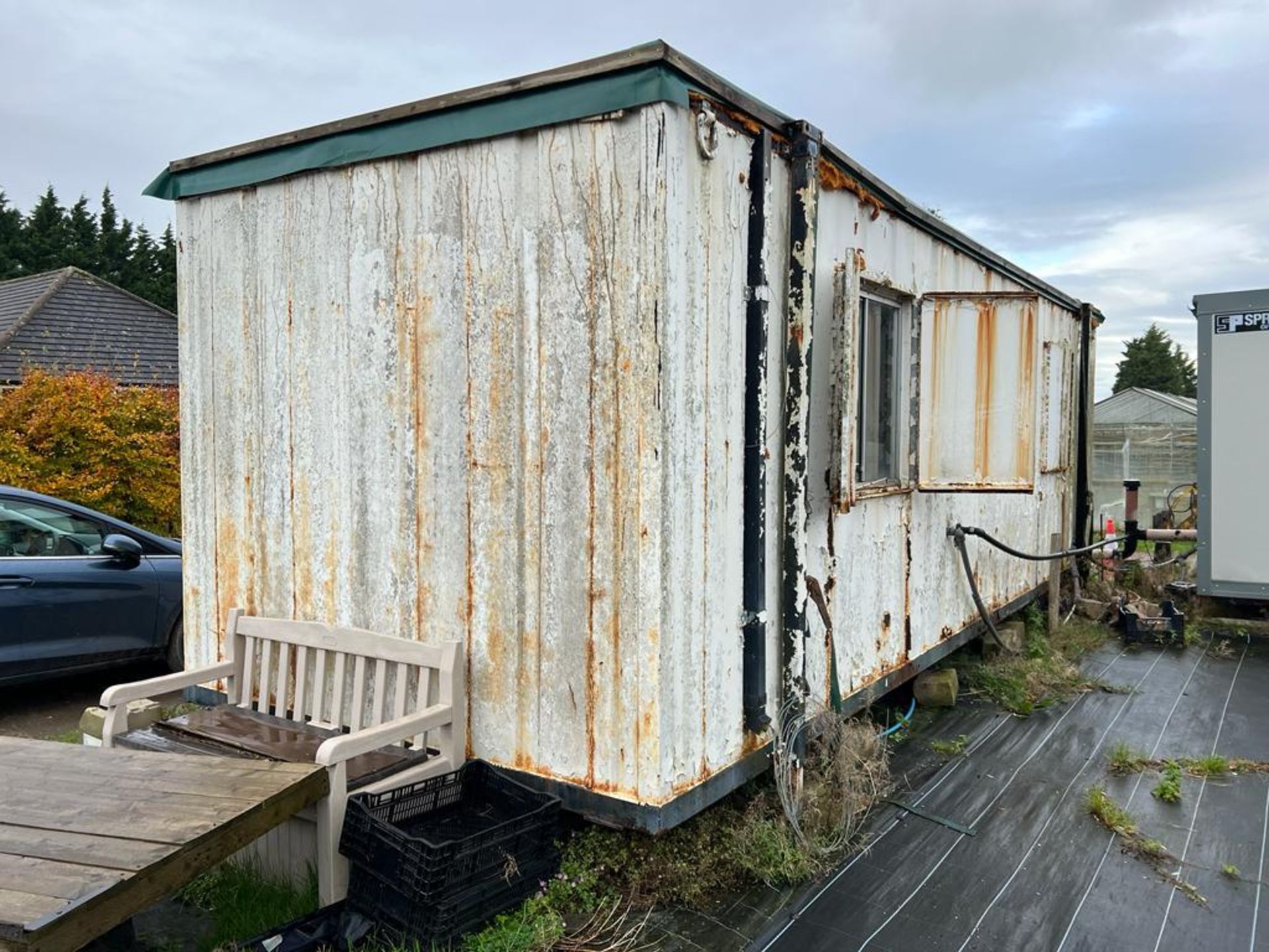 A TWO ROOM SITE CABIN APPROX 26' X 8' THIS CABIN IS WORTHY OF INSPECTION AND IS IN BETTER - Image 2 of 9