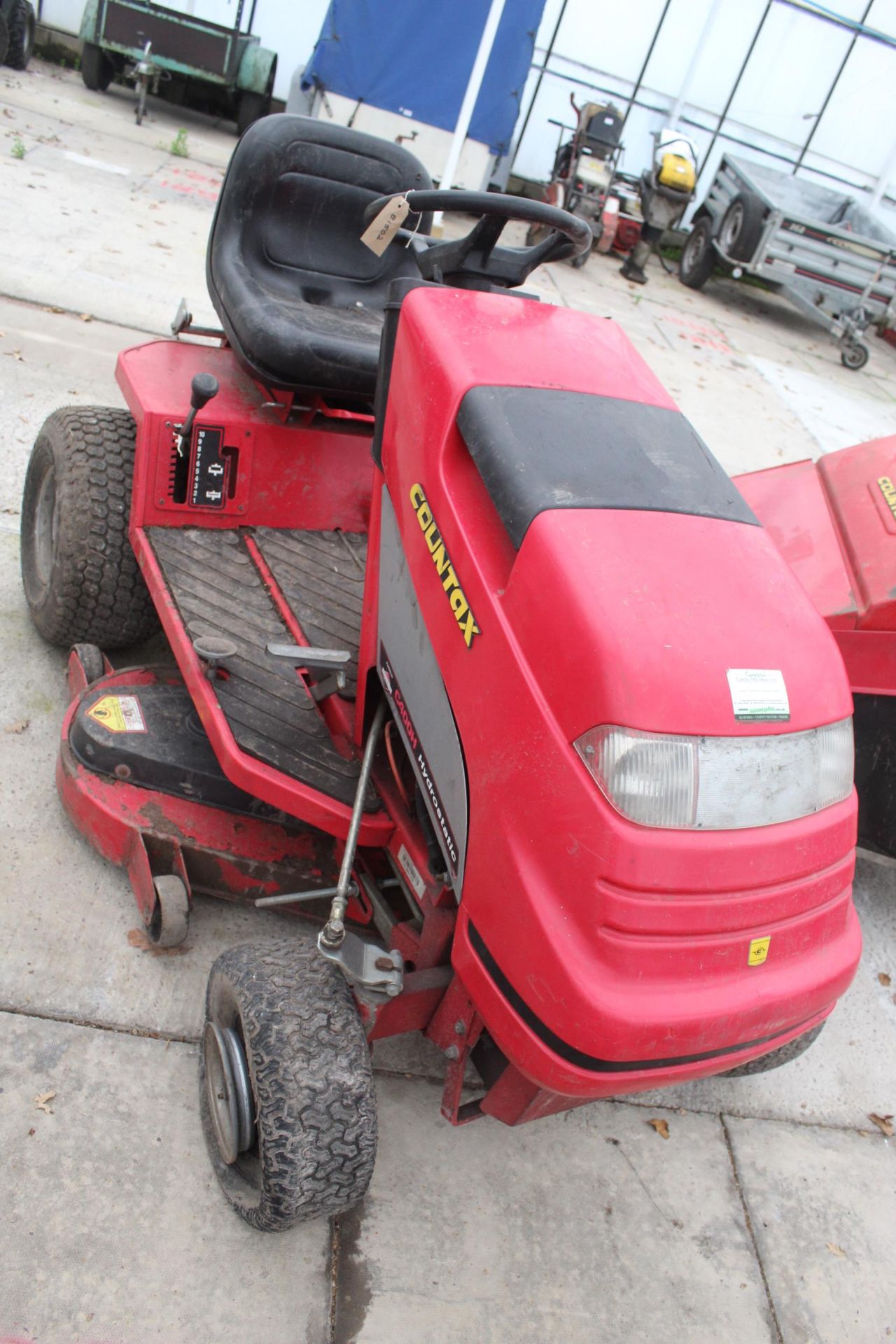 A COUNTAX C400H HYDROSTATIC RIDE ON LAWN MOWER WITH GRASS BOX AND ROLLER - NO VAT - Image 3 of 5