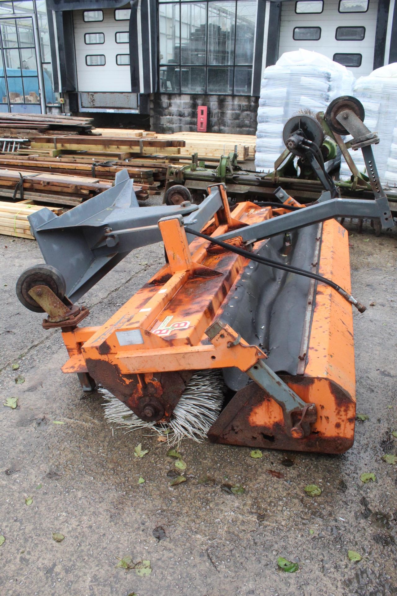 B & B TRACTORS BEMA SIERES 25 SWEEPING ATTACHMENT + VAT - Image 4 of 8