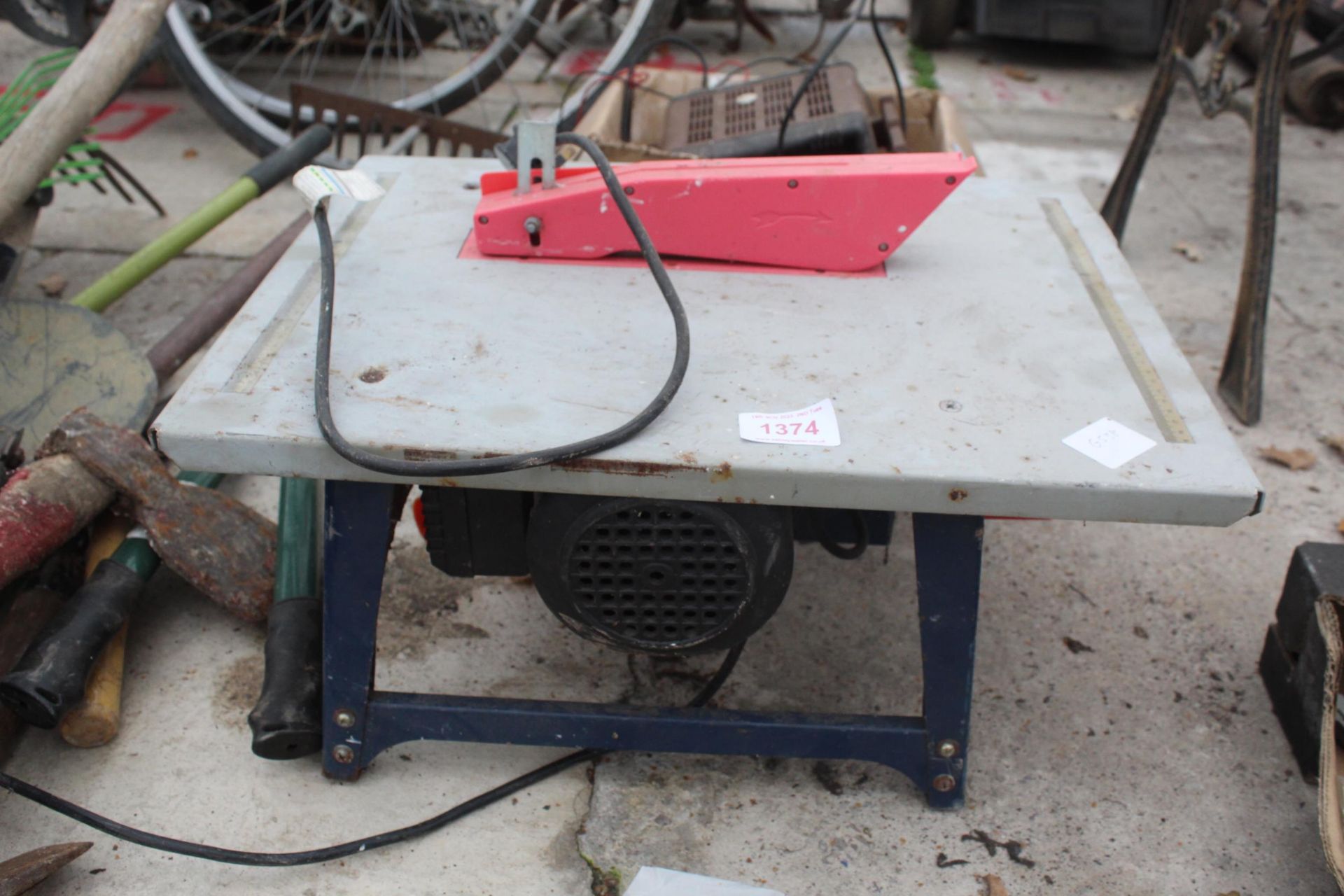 ELECTRIC SAW BENCH + VAT