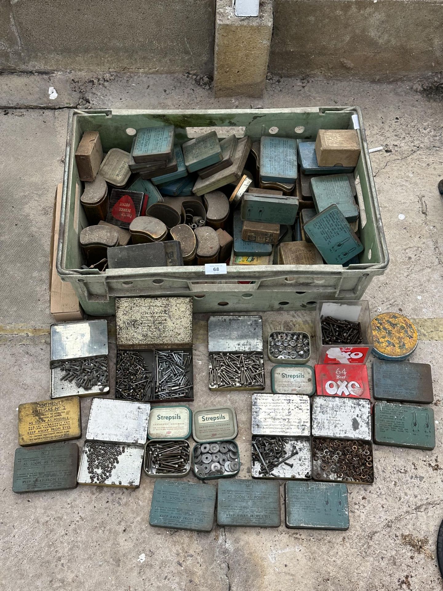 A LARGE ASSORTMENT OF VINTAGE TINS TO INCLUDE VARIOUS HARDWARE NO VAT