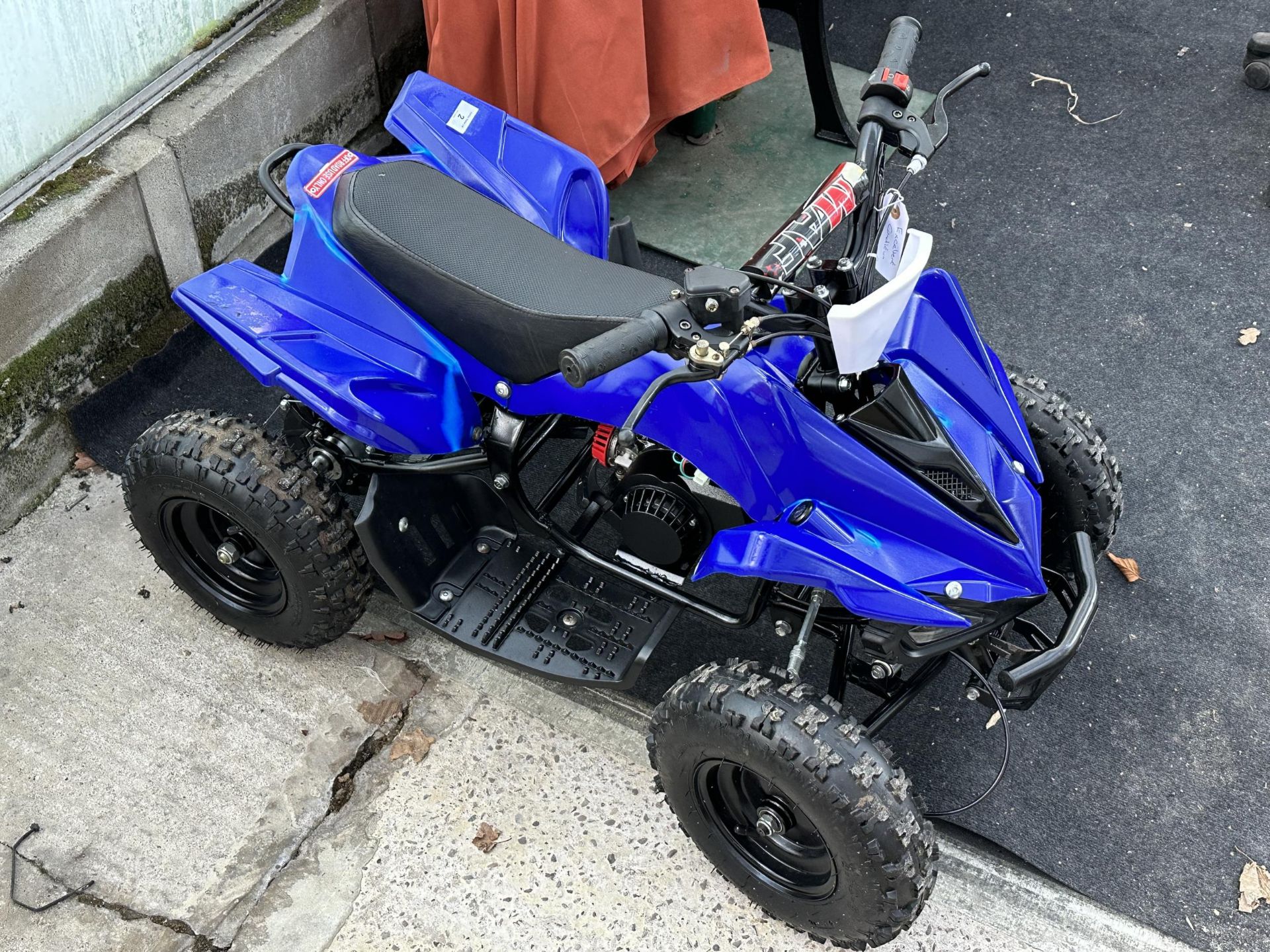 A 2017 AMF CHILDS QUAD BIKE IN GOOD CONDITION AND COMPLETE WITH KEY IN OFFICE NO VAT - Bild 3 aus 5