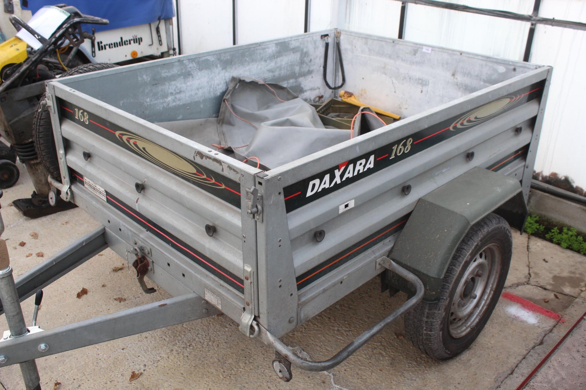 A DAXARA 5 X 4' CAR TRAILER WITH WHEEL CLAMP (WORKING) NO VAT - KEY FOR WHEEL CLAMP IN OFFICE - Image 2 of 4