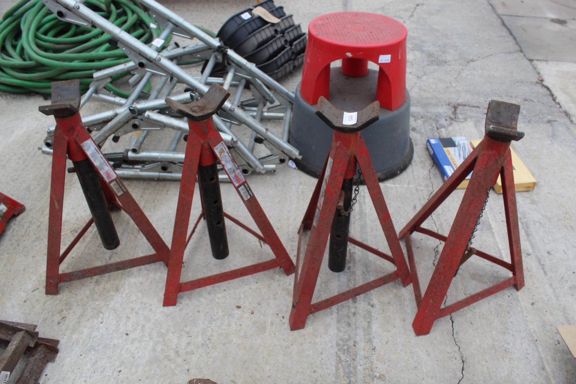 A SET OF FOUR LARGE AXLE STANDS NO VAT - Image 2 of 2