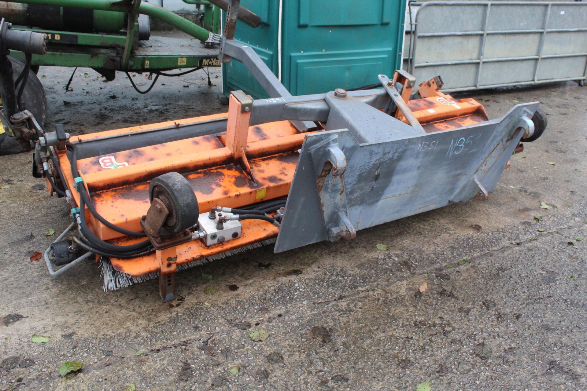 B & B TRACTORS BEMA SIERES 25 SWEEPING ATTACHMENT + VAT - Image 8 of 8