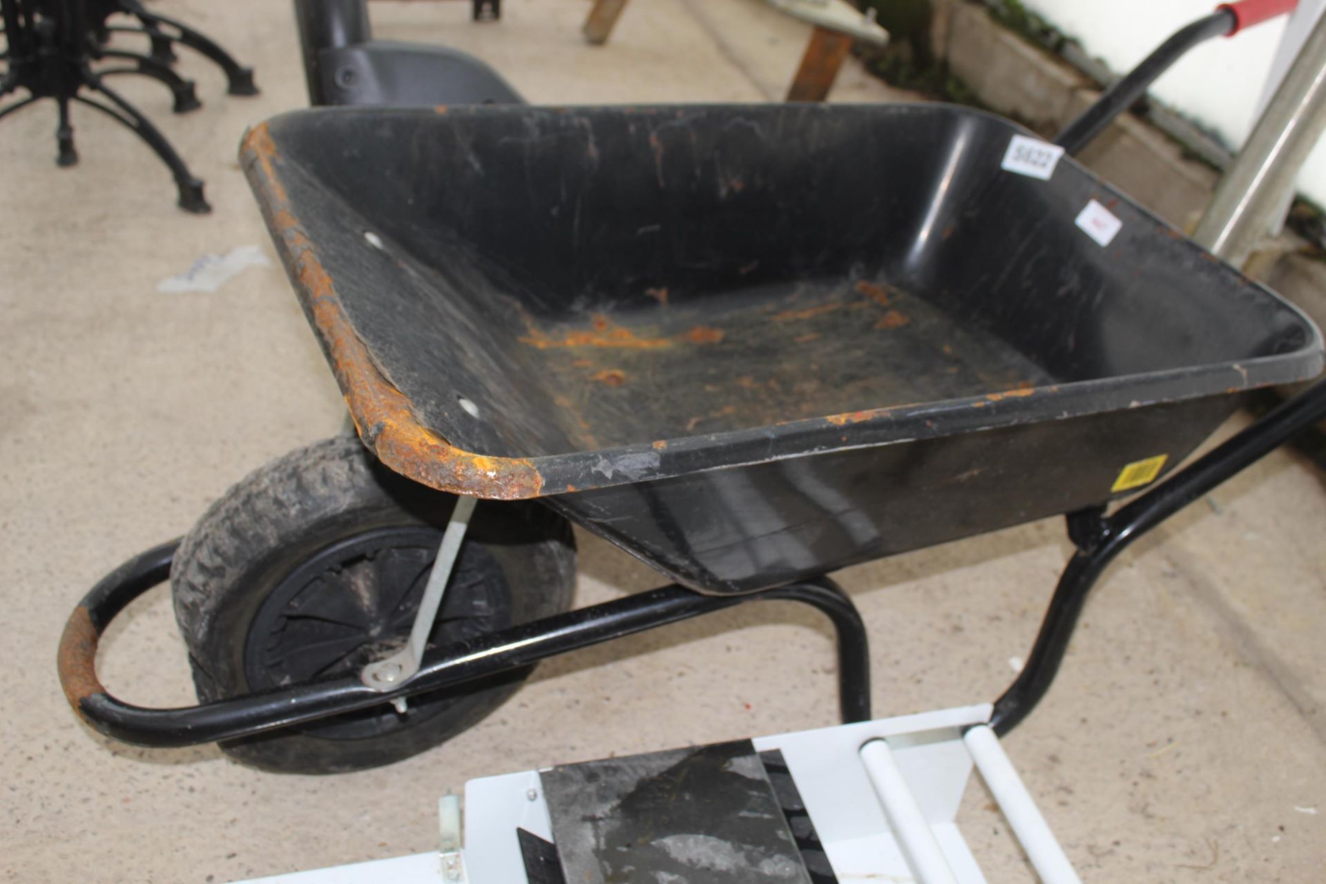 WHEELBARROW NO VAT - Image 2 of 2