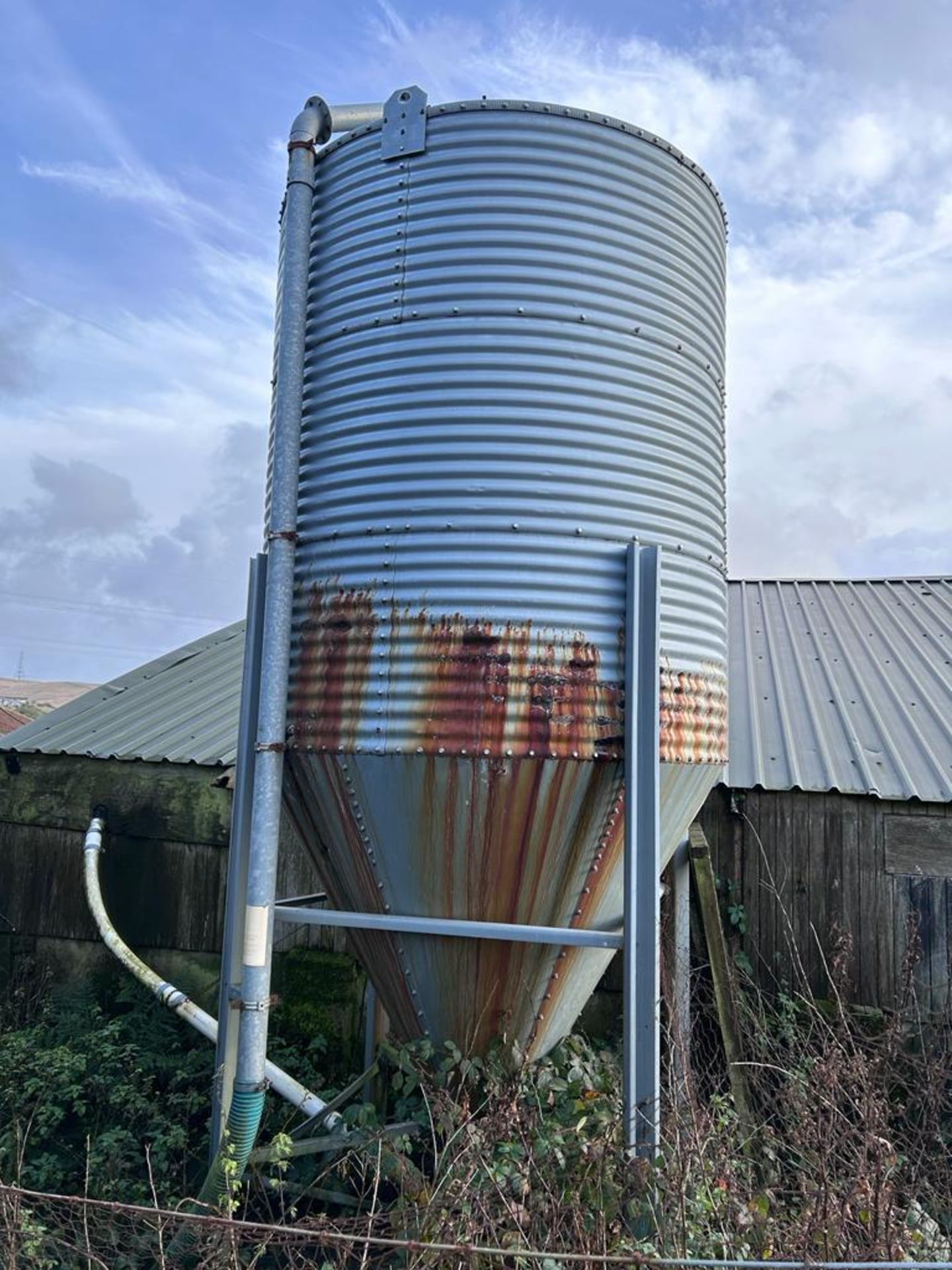 GRAIN SILO NO VAT TO BE COLLECTED FROM OLDHAM OL15 0RA THE VENDOR CAN DELIVER AT A COST - FURTHER