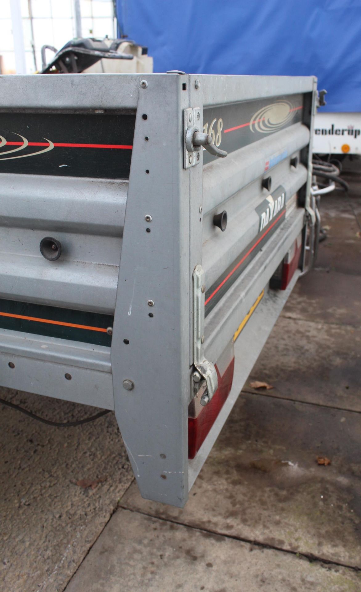 A DAXARA 5 X 4' CAR TRAILER WITH WHEEL CLAMP (WORKING) NO VAT - KEY FOR WHEEL CLAMP IN OFFICE - Image 3 of 4
