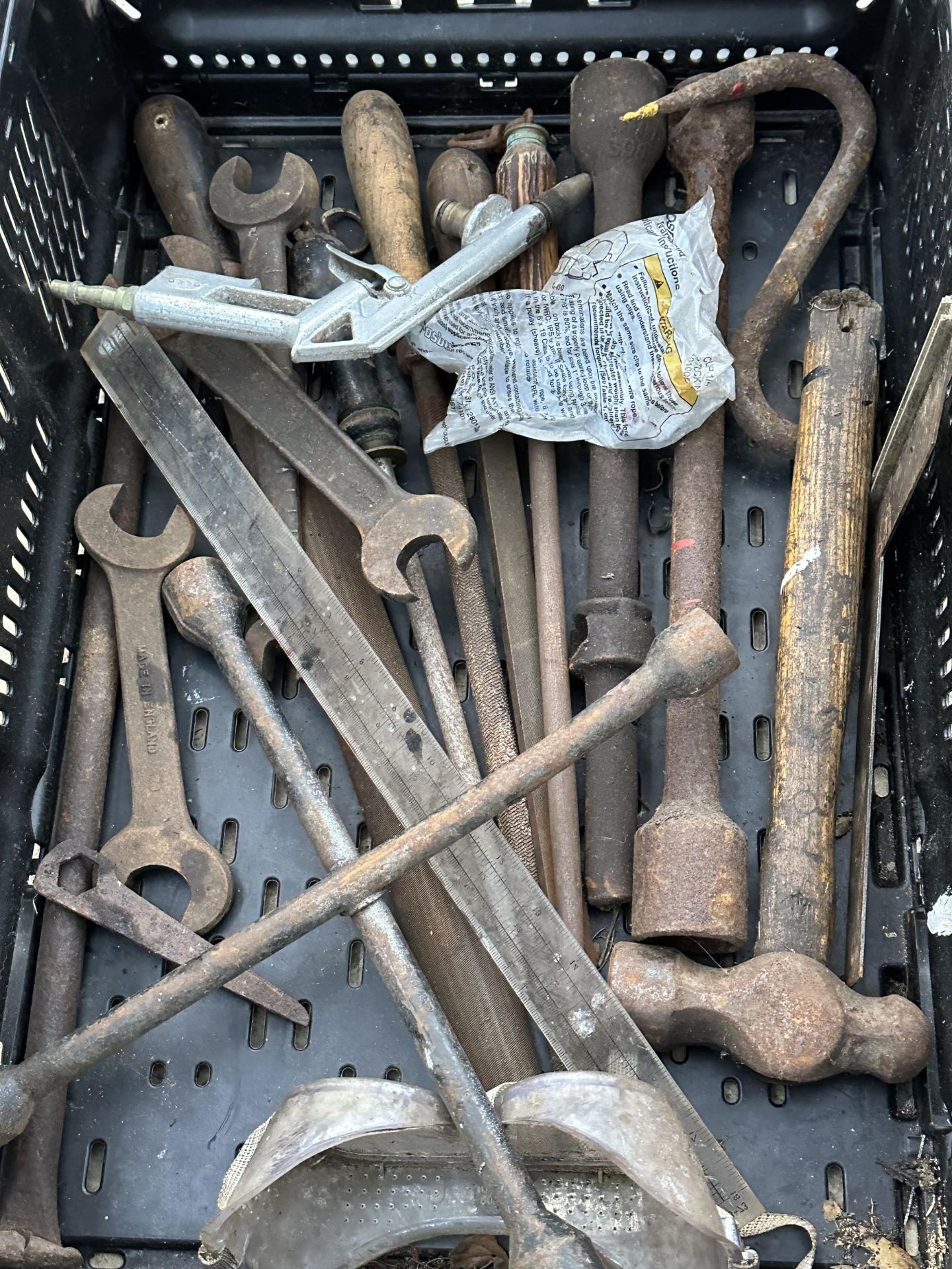 AN ASSORTMENT OF VINTAGE HAND TOOLS TO INCLUDE SPANNERS, HAMMERS AND STILSENS ETC NO VAT - Image 3 of 5