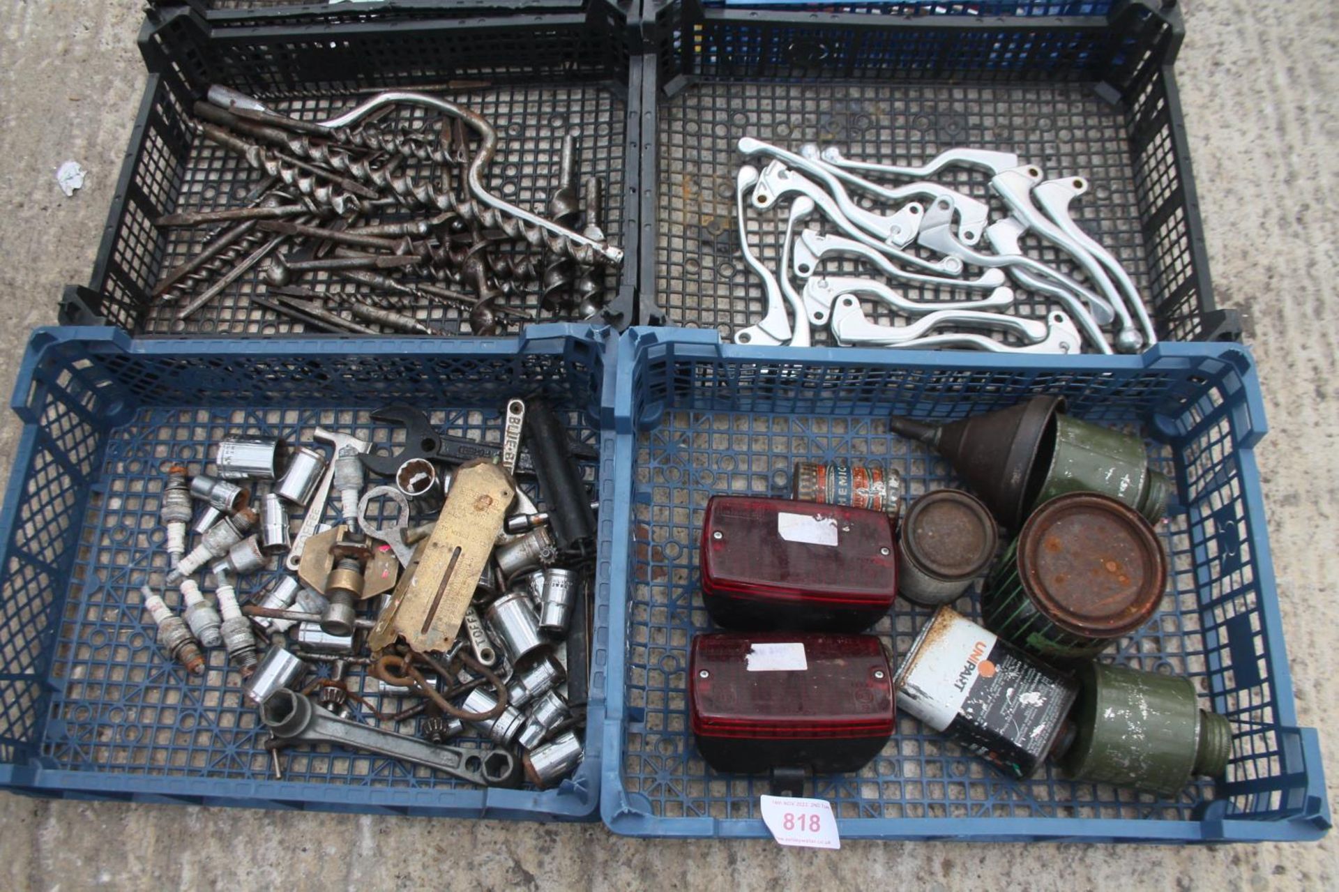 6 TRAYS OF ASSORTED TOOLS AND JUMBLE NO VAT - Image 2 of 3