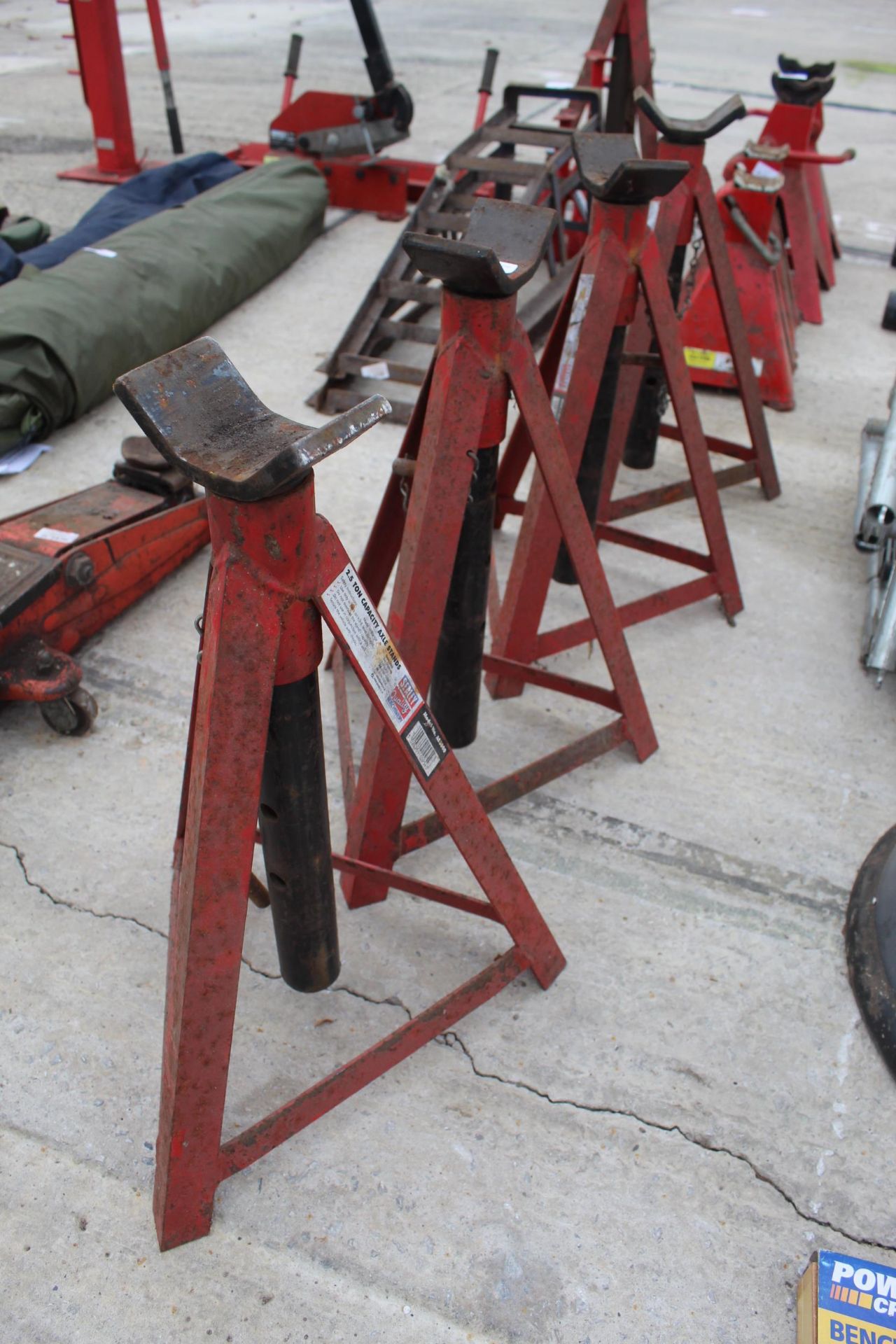 A SET OF FOUR LARGE AXLE STANDS NO VAT