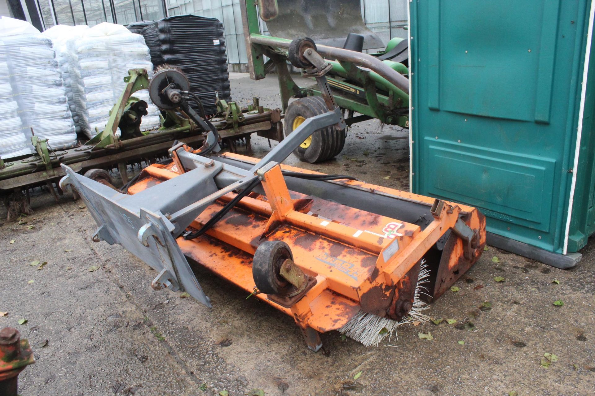 B & B TRACTORS BEMA SIERES 25 SWEEPING ATTACHMENT + VAT - Image 2 of 8