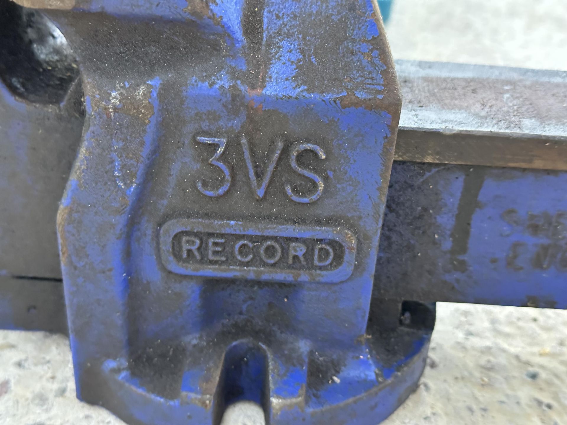 A RECORD 3VS BENCH VICE NO VAT - Image 2 of 3