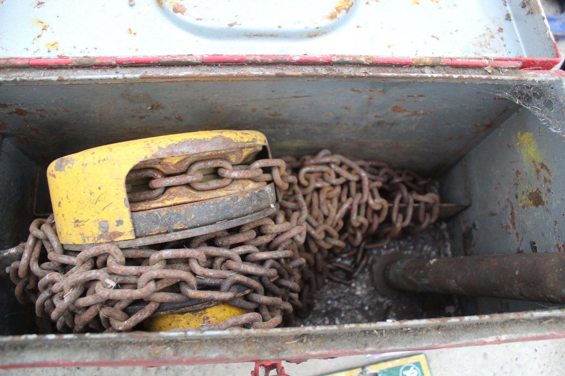 BOX , BLOCK AND TACKLE (WORKING) NO VAT - Image 2 of 2