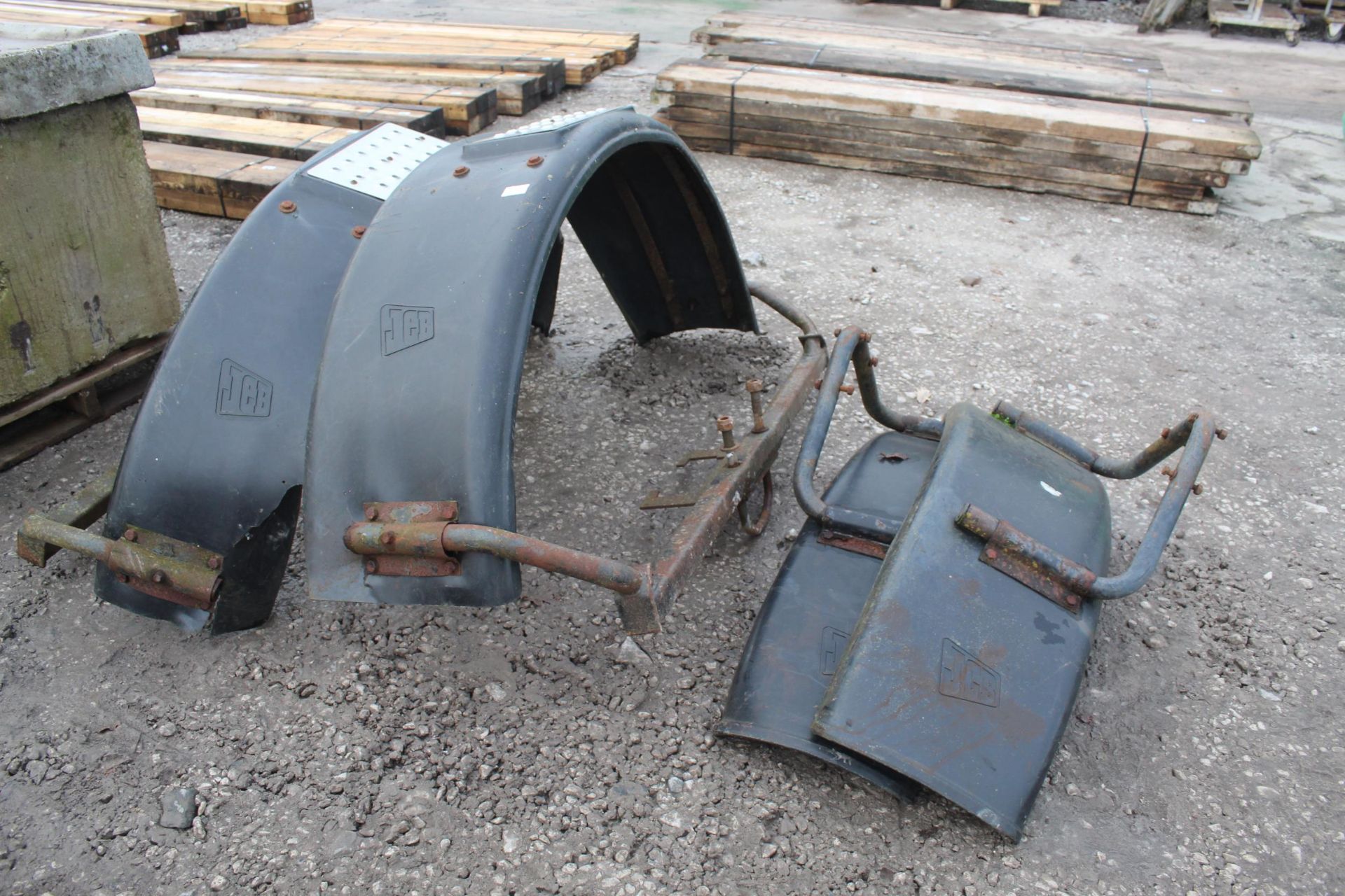 4 JCB FASTRAC MUD GUARDS + VAT