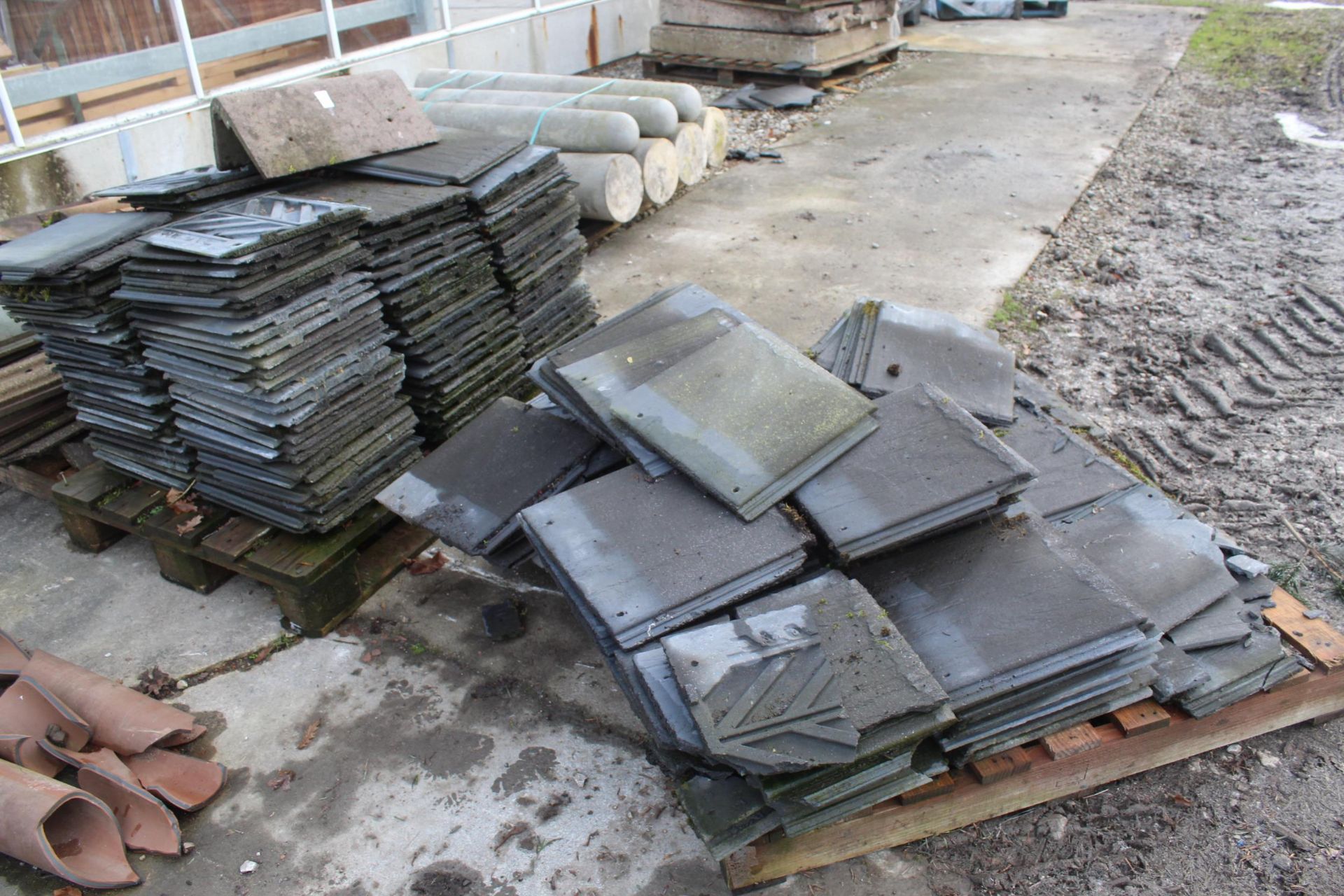 PALLET OF MIXED ROOF TILES + VAT