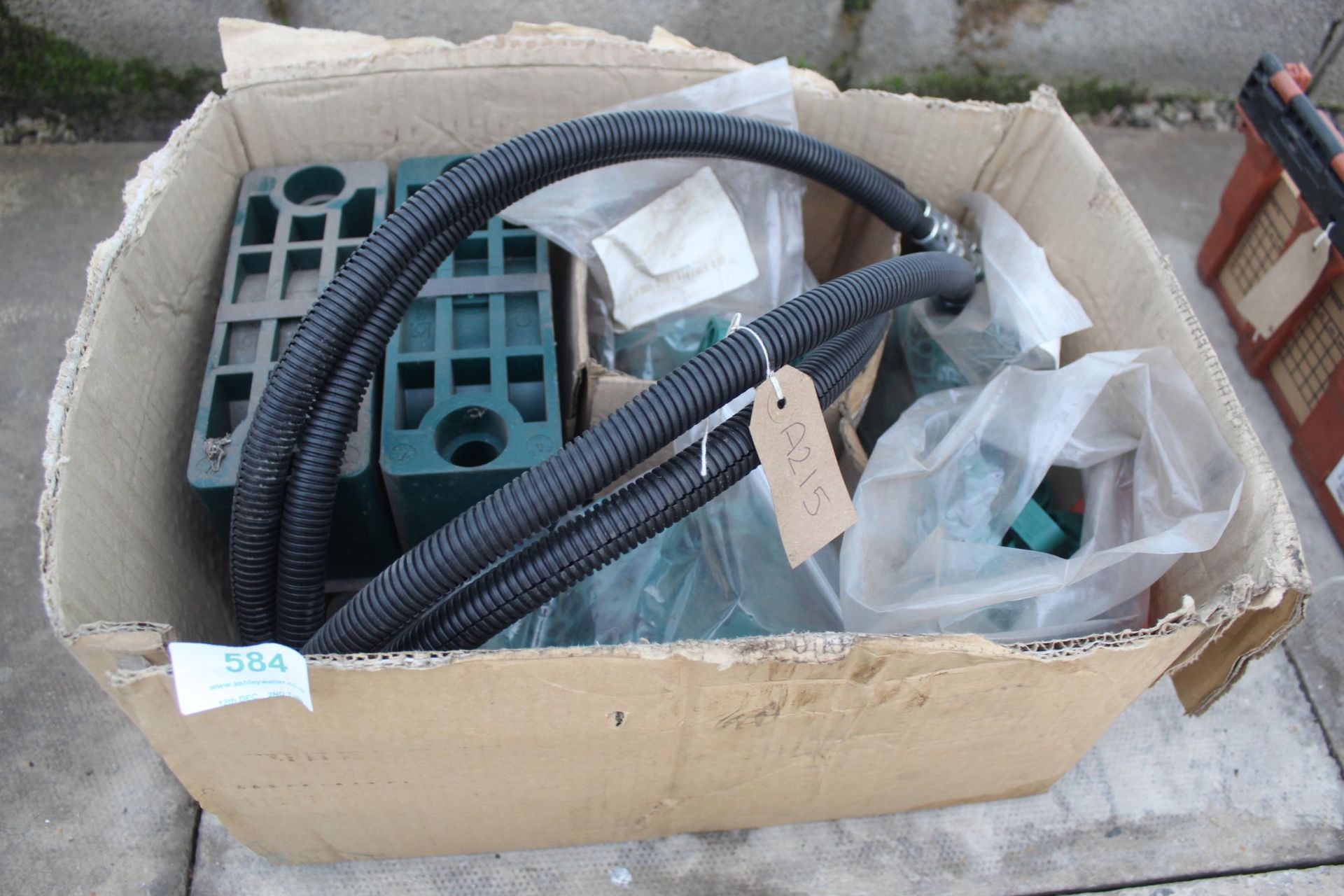 BOX OF NEW HYDRAULIC CLAMPS AND HOSES NO VAT