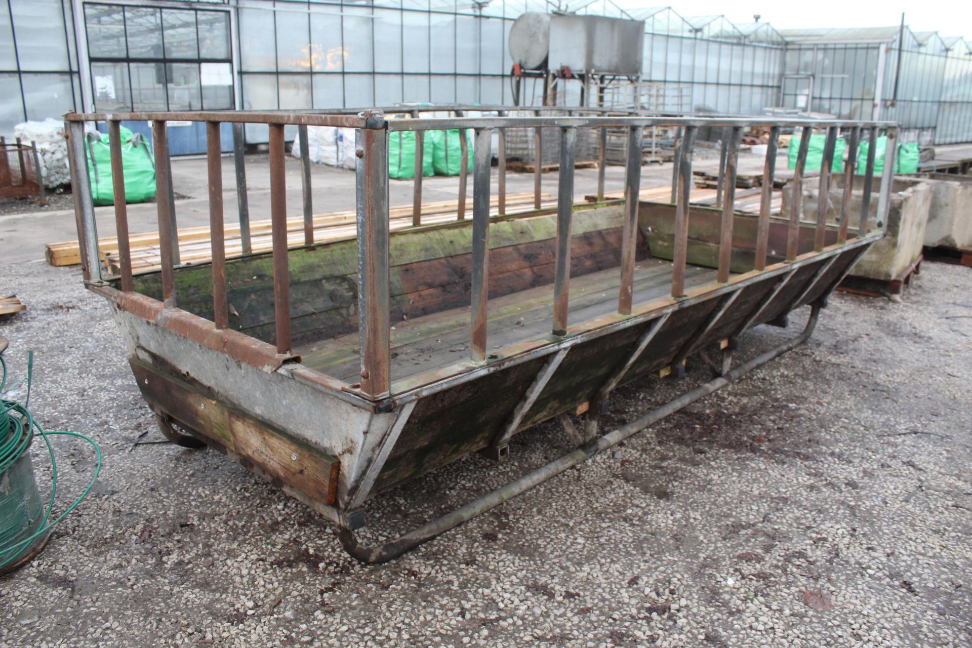 SQUARE BALE FEEDER + VAT